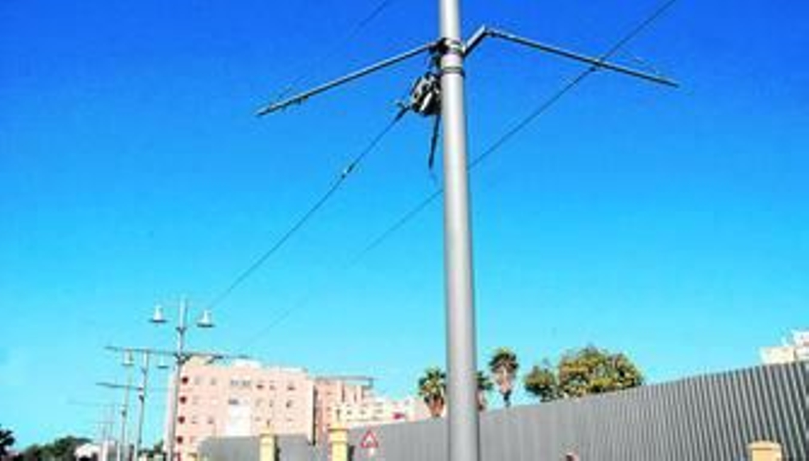 Tendido de las catenarias colocado en la zona de La Ardila.