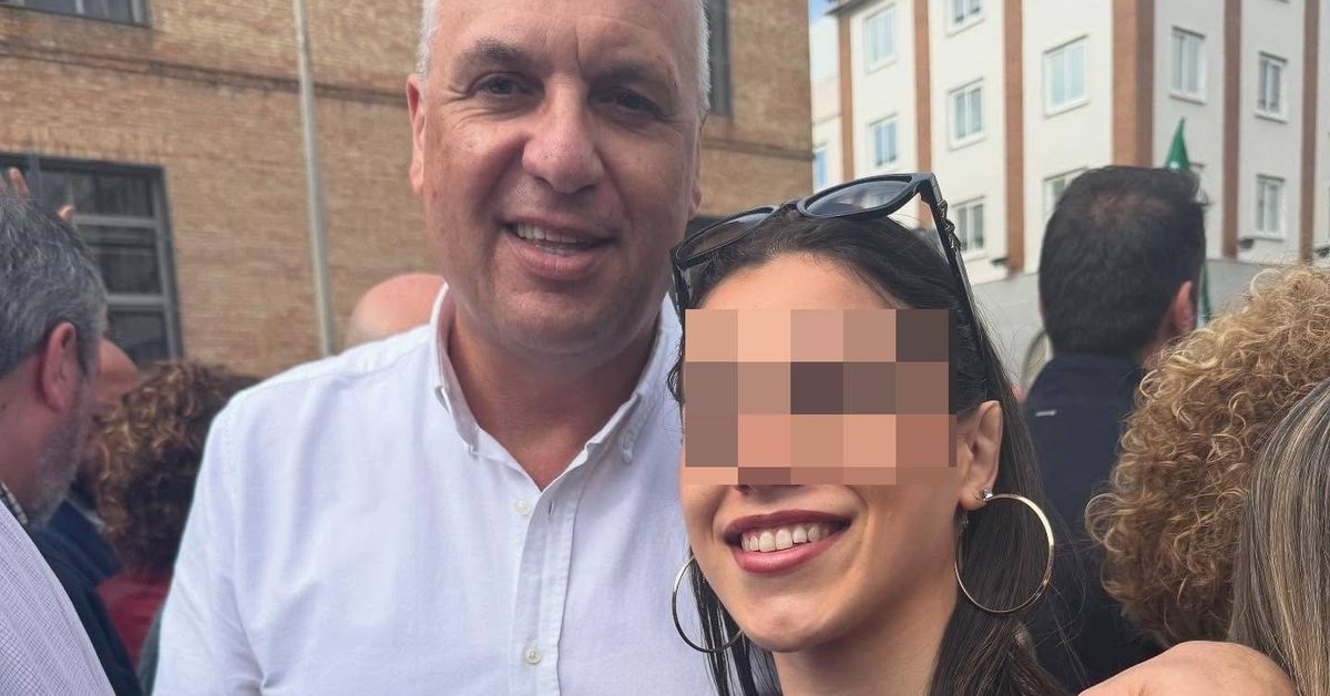 La hija de Juan Carlos Ruiz Boix, alcalde de San Roque, herida grave tras sufrir un atropello junto a la autovía