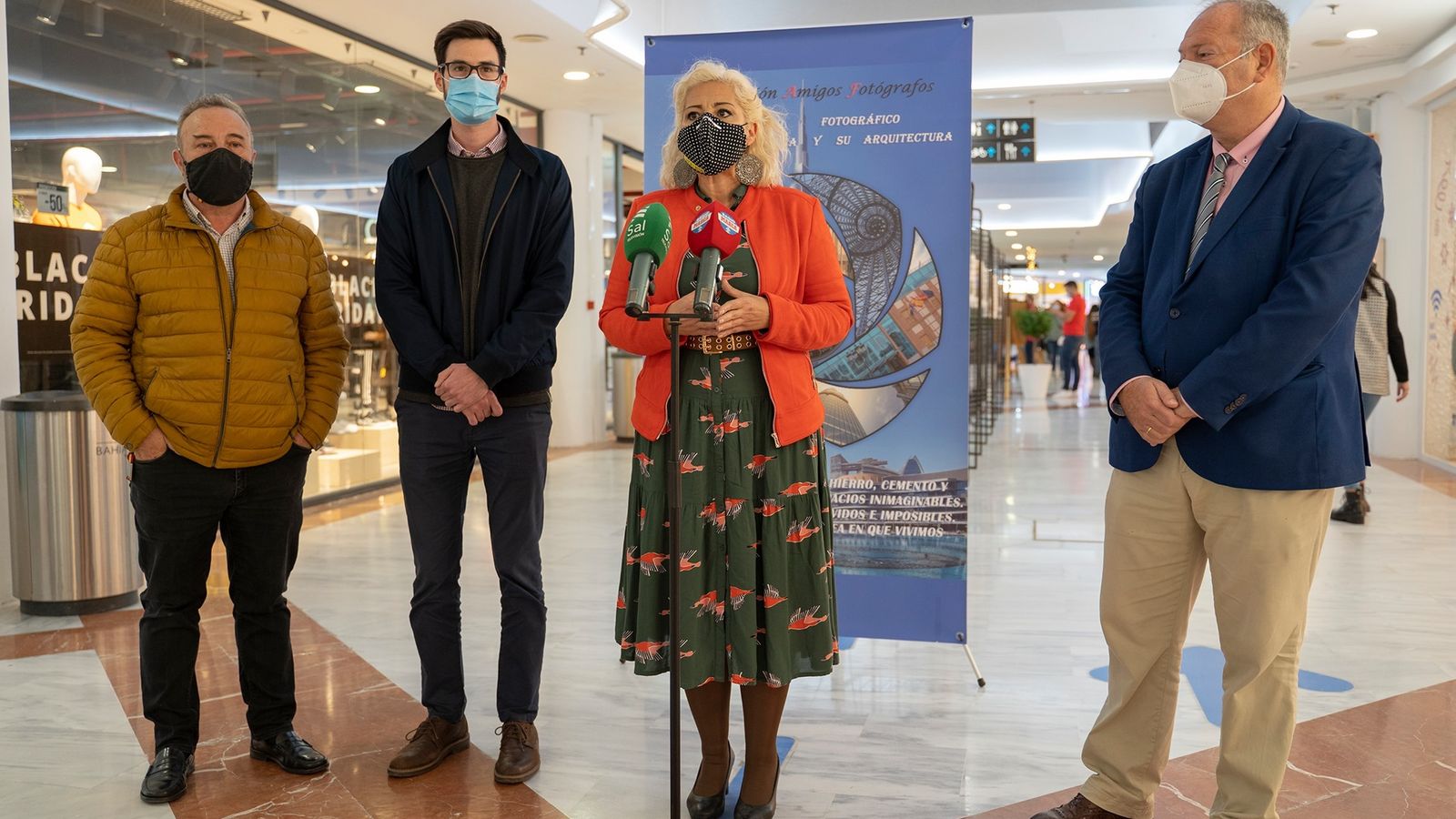 Inauguración de la exposición de la Asociación de Amigos Fotógrafos.