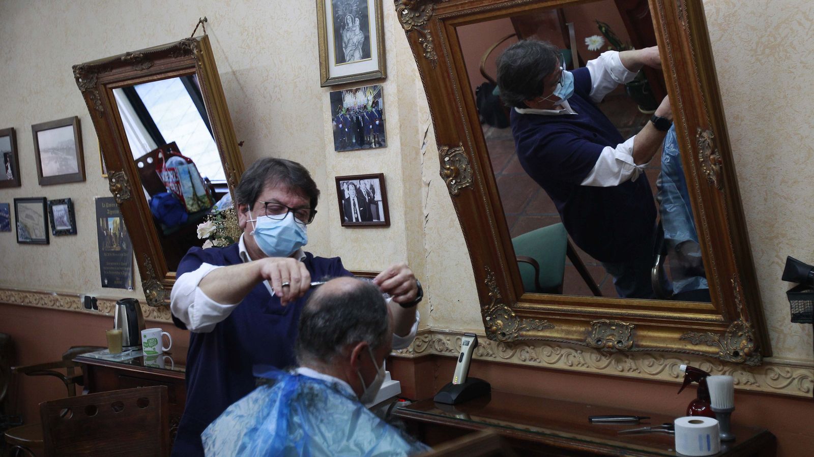 Las fotos de la protesta del sector de las peluquerías en Algeciras para exigir una bajada del IVA