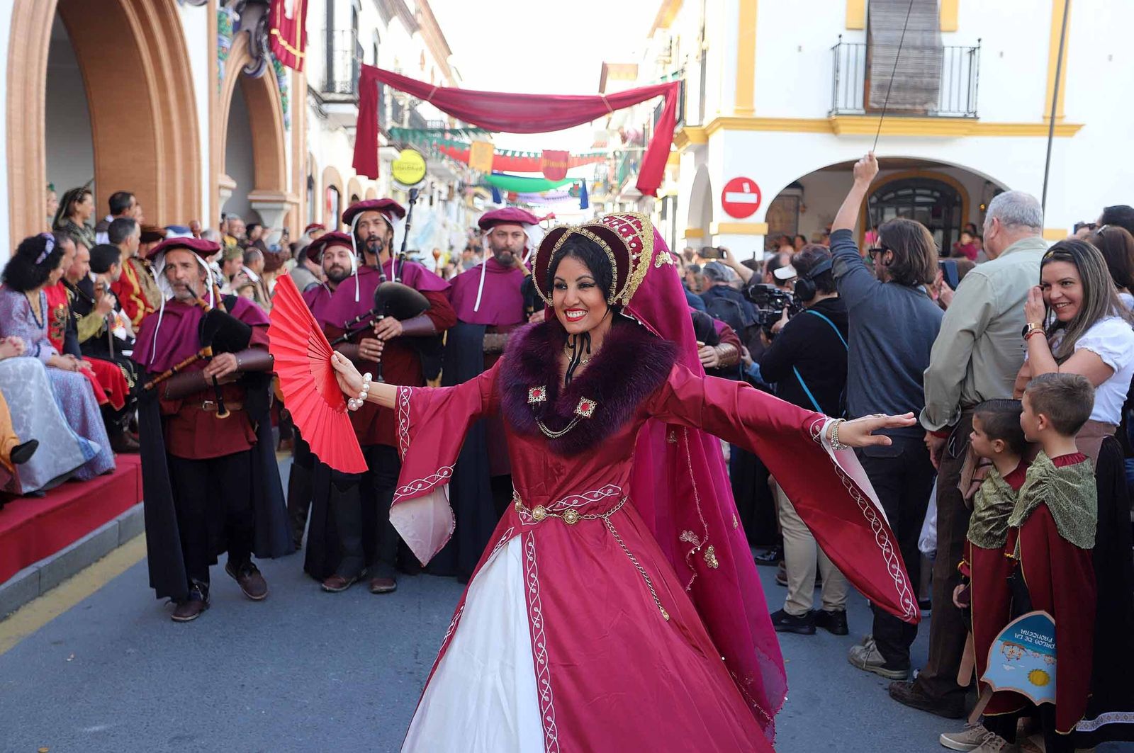 Imágenes del gran ambiente en la Feria Medieval de Palos de la Frontera, Huelva