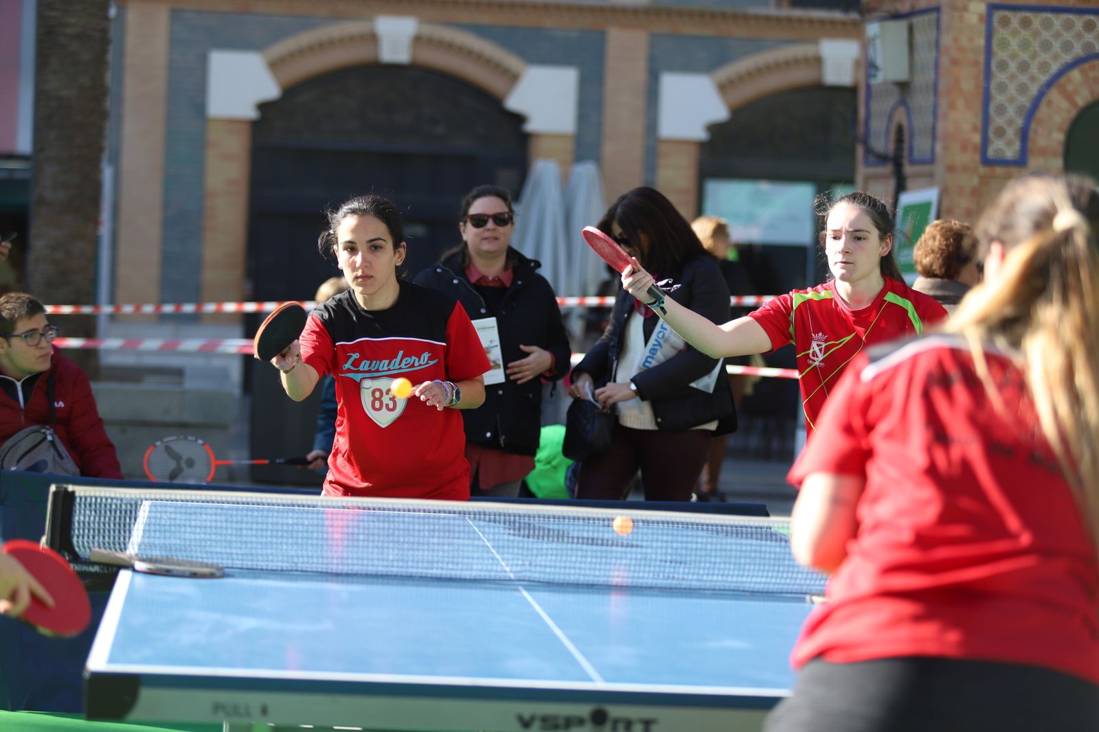 Imágenes  del Tour Universo Mujer  en la Plaza de  Las Monjas de Huelva