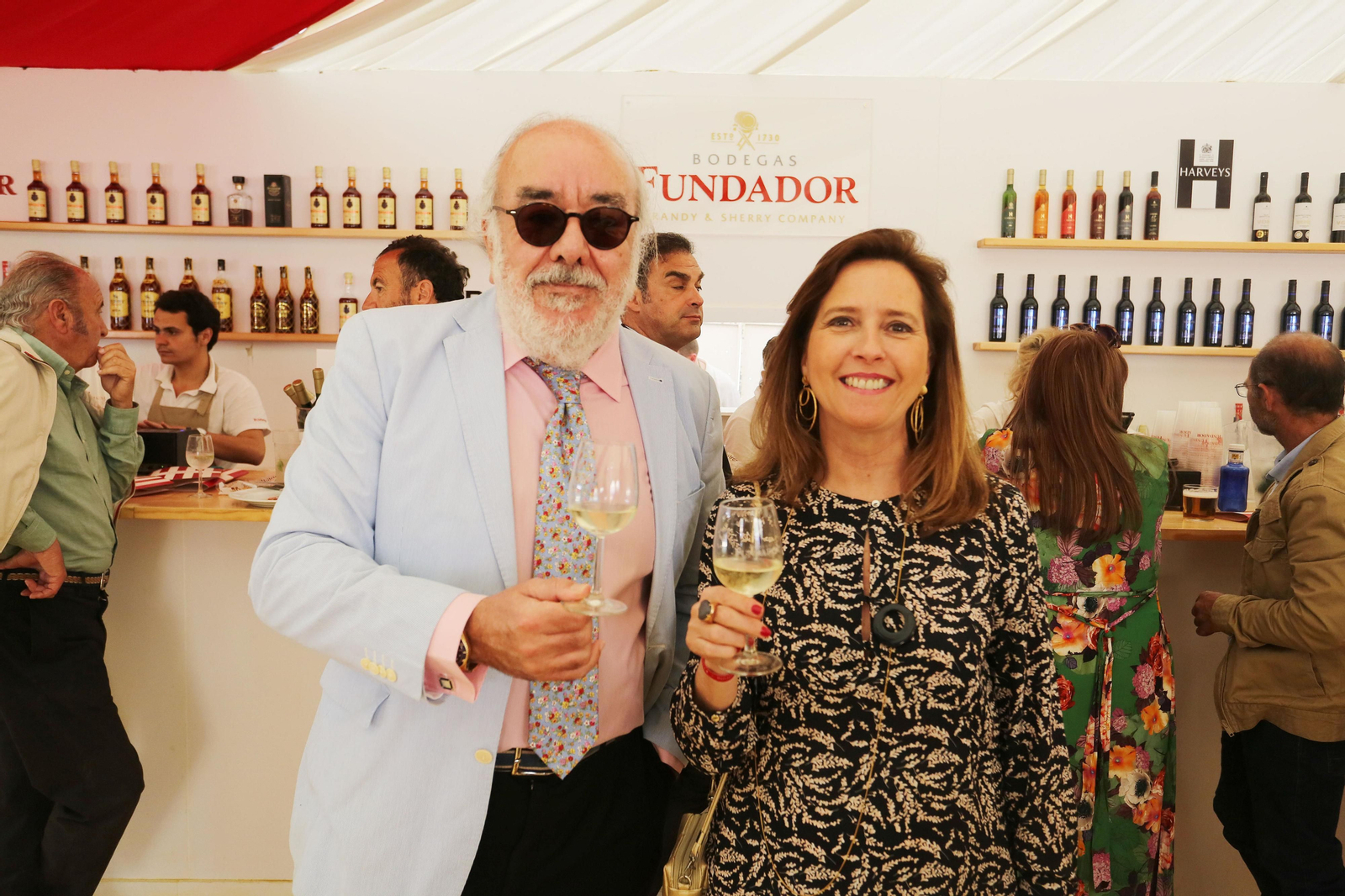 Juan Pedro Cosano y Rocío Benítez, en la caseta de Fundador.