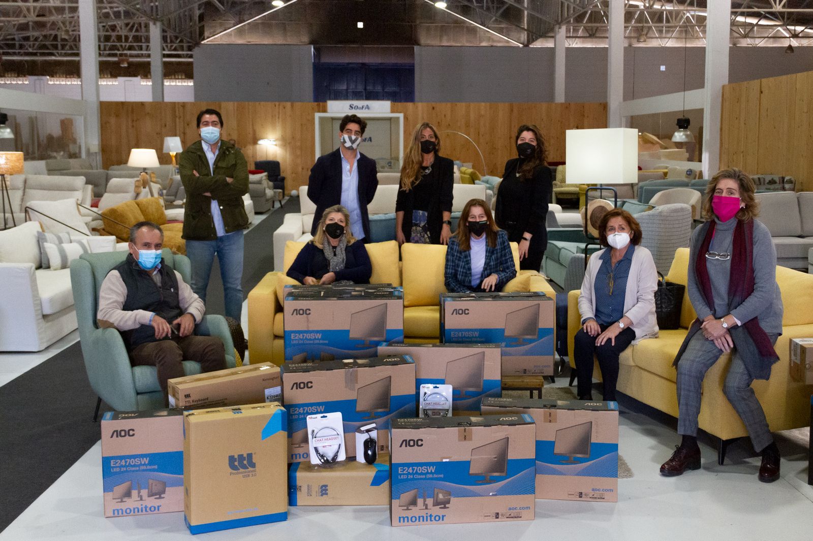 Algunos de los equipos informáticos donados a Nuevo Futuro.