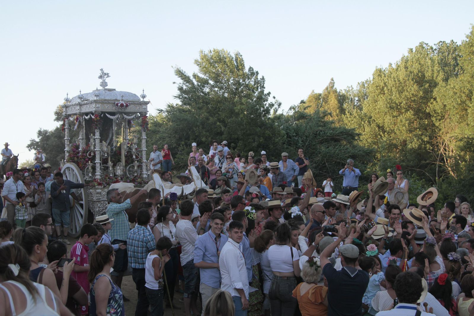 El paso de las hermandades por el río Quema, en imágenes