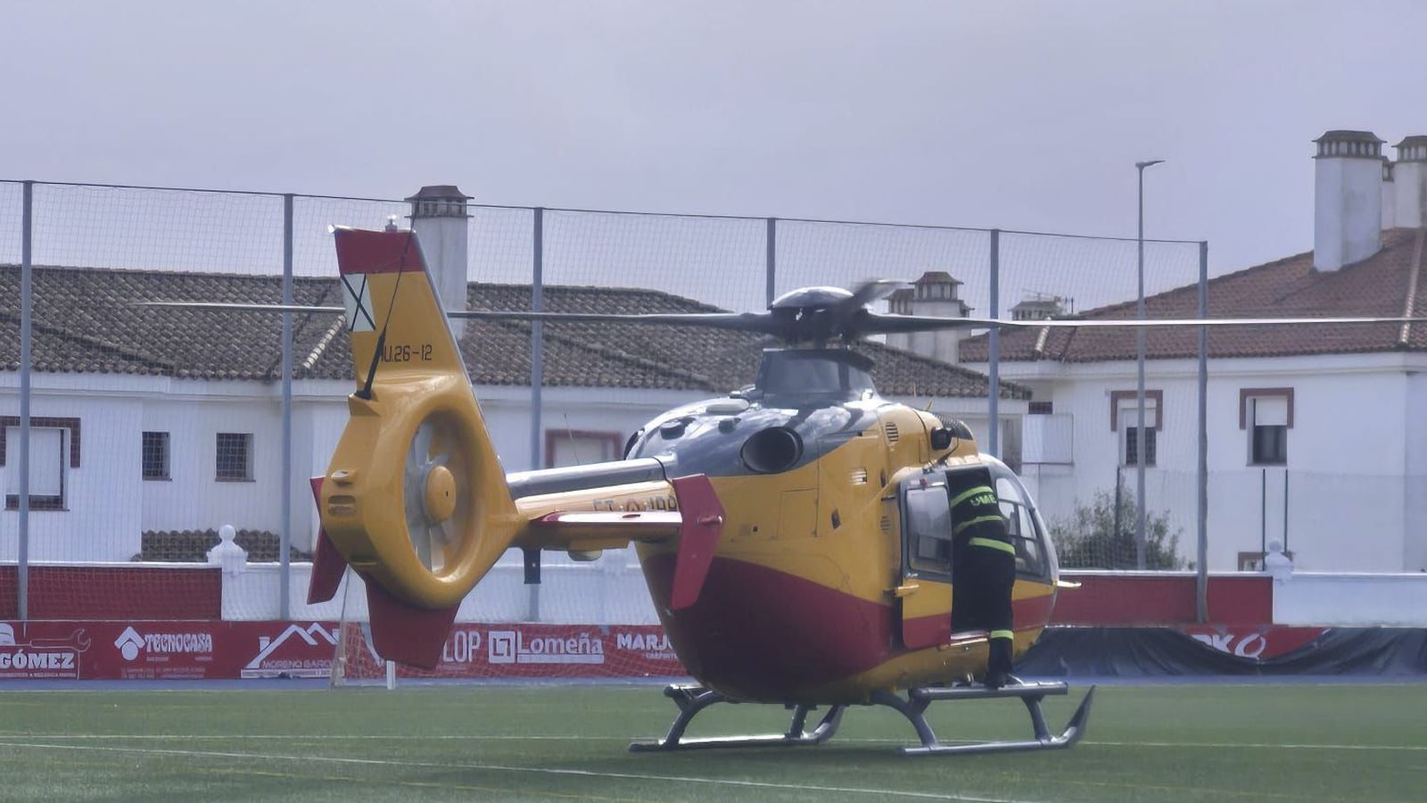 El helicóptero de la Unidad Militar de Emergencias (UME) en San Roque.