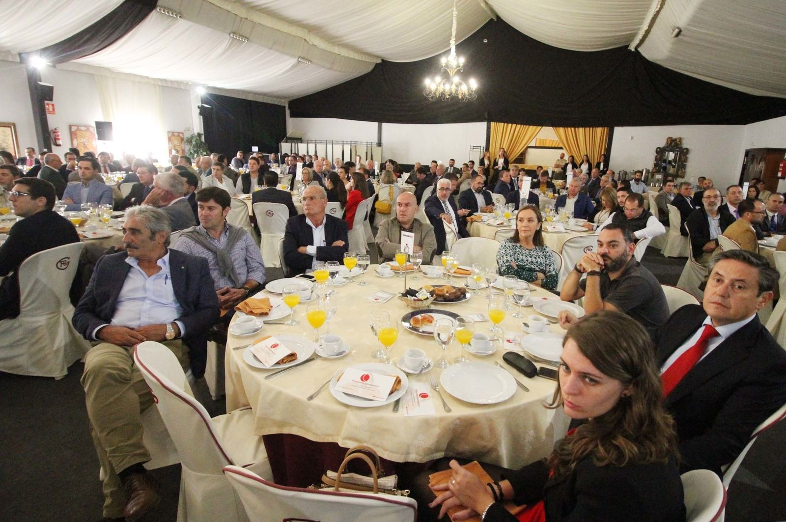 Imágenes del Desayuno Informativo del Grupo Joly con Javier Targhetta