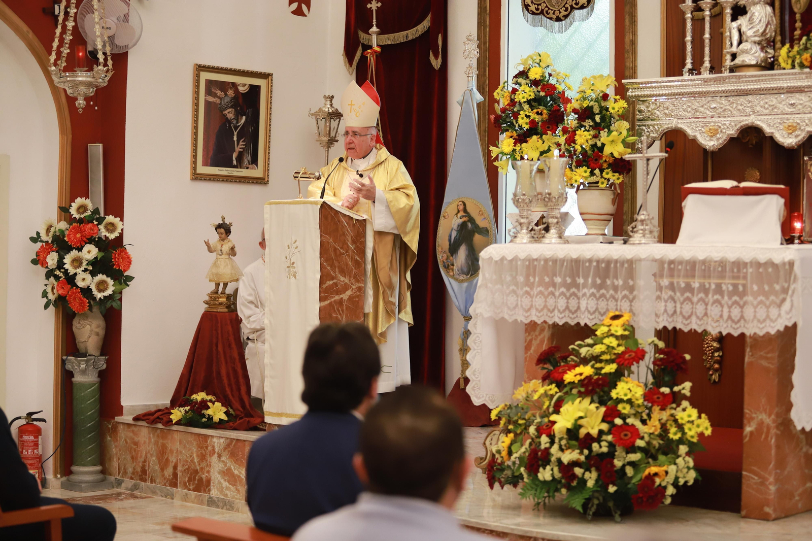 Imágenes de la función principal de Emigrantes, presidida por el obispo de Huelva, José Viaplana Blasco