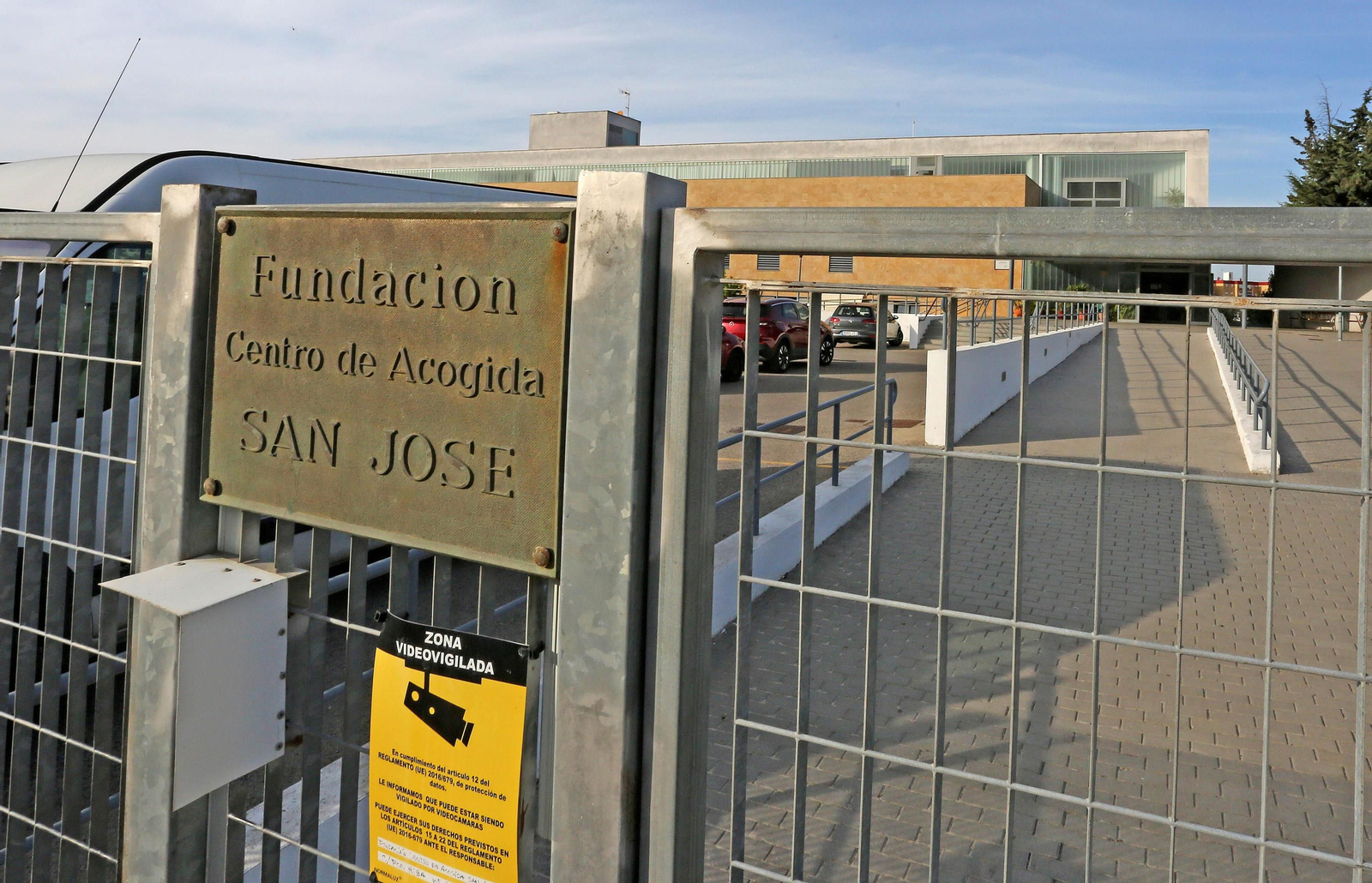 Entrada de la Fundación Centro de Acogida San José. Entrada de la Fundación Centro de Acogida San José.
