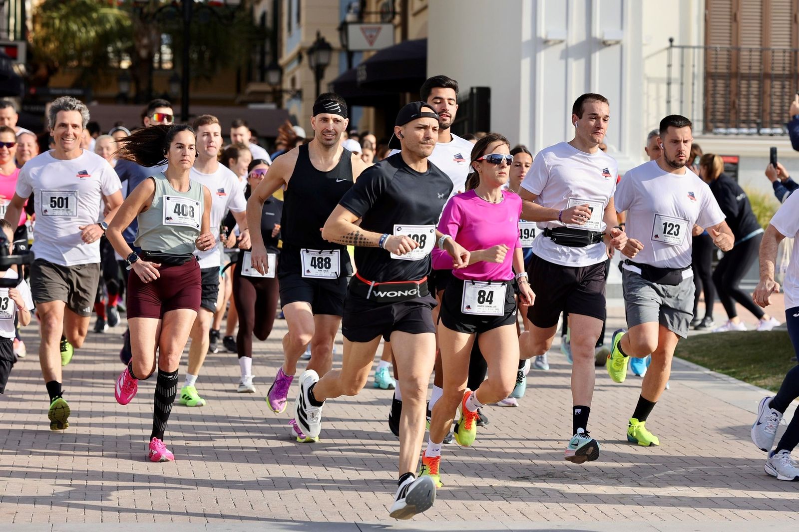 La Carrera Solidaria por el Día de la Mujer McArthurGlen, en fotos