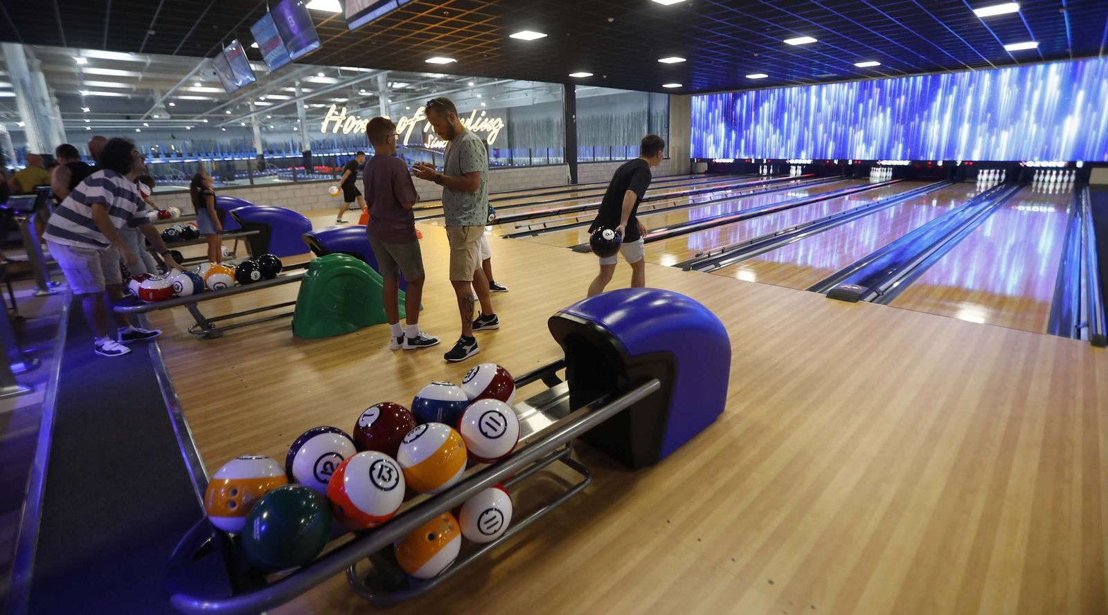 Las fotos de la inauguración del centro de ocio Ozone Bowling en Palmones