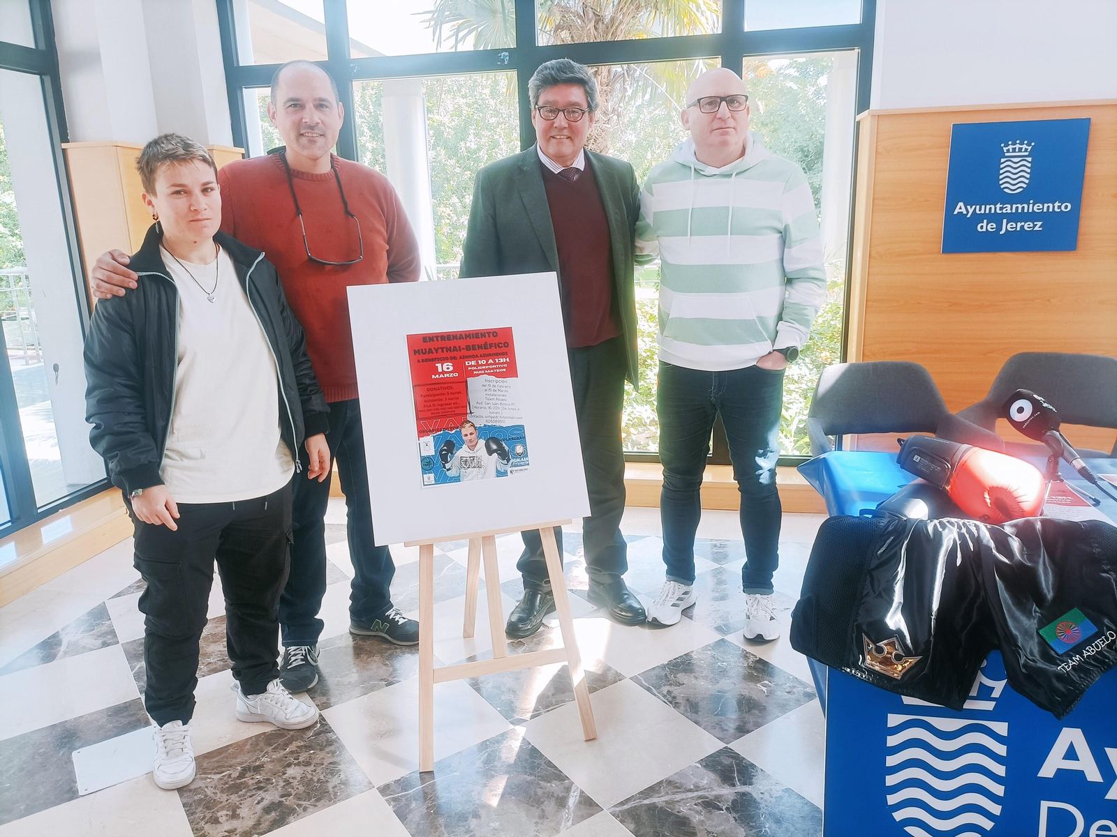 Un momento de la presentación de la gala de muay thai a beneficio de Ainhoa Azurmendi.