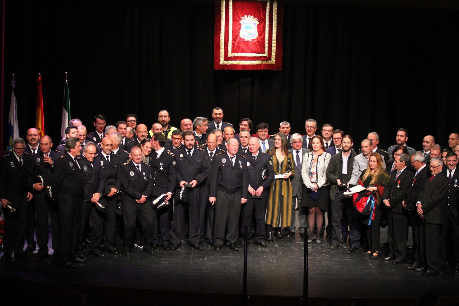 La policía Local entrega las medallas en el día de su patrón