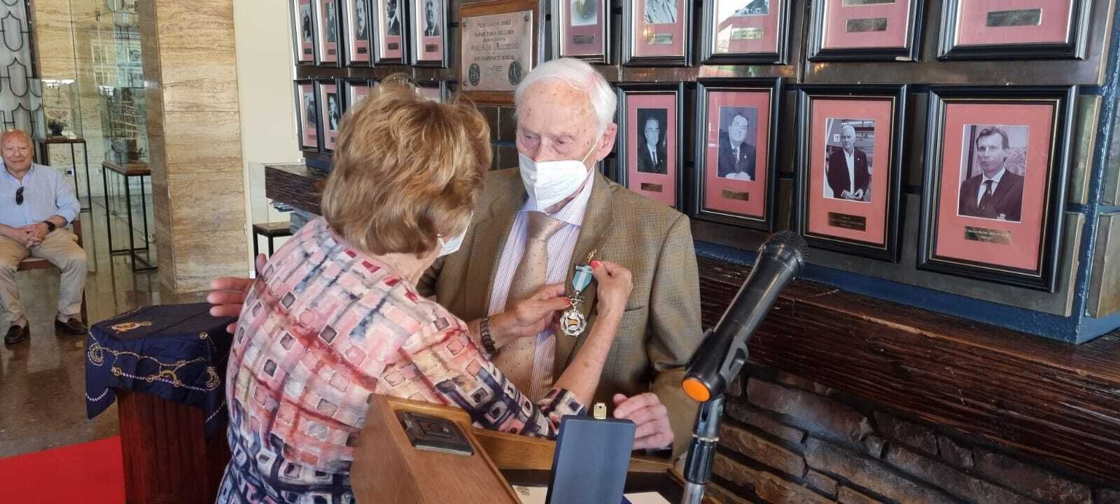 Medalla de plata del Mediterráneo a Guillermo Jiménez Smerdou.