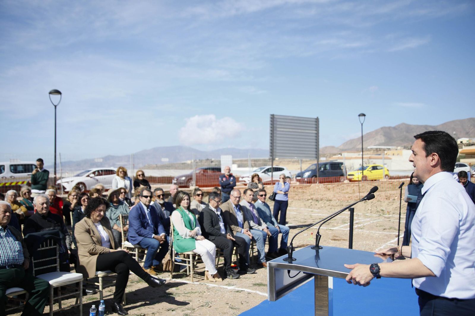 Las imágenes de la primera piedra del Centro de mayores en Balanegra