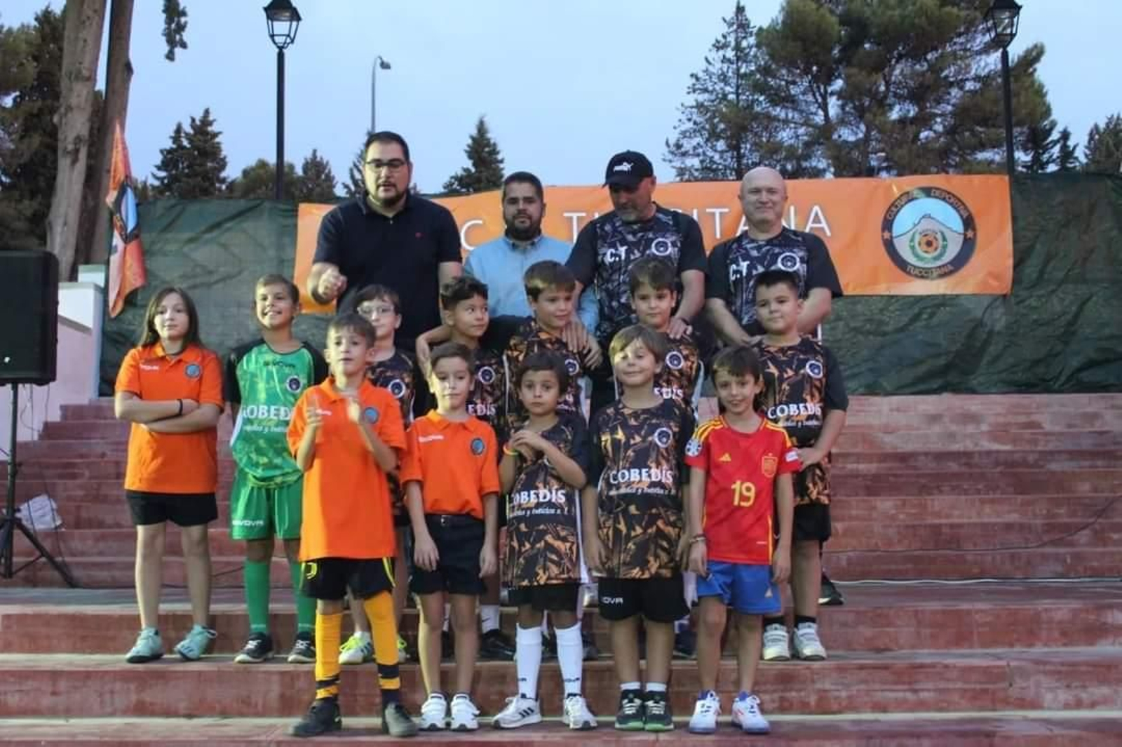 La familia naranja del Tuccitana Cultural Deportiva, en imágenes