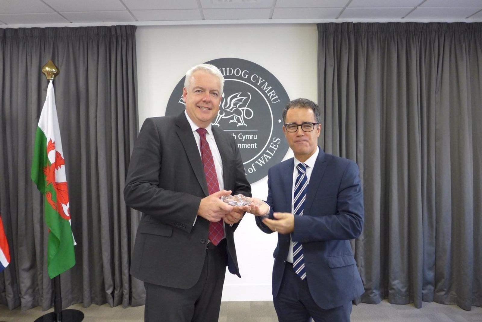 Simon Manley aboga por reforzar  el vínculo "estrecho" con la comarca