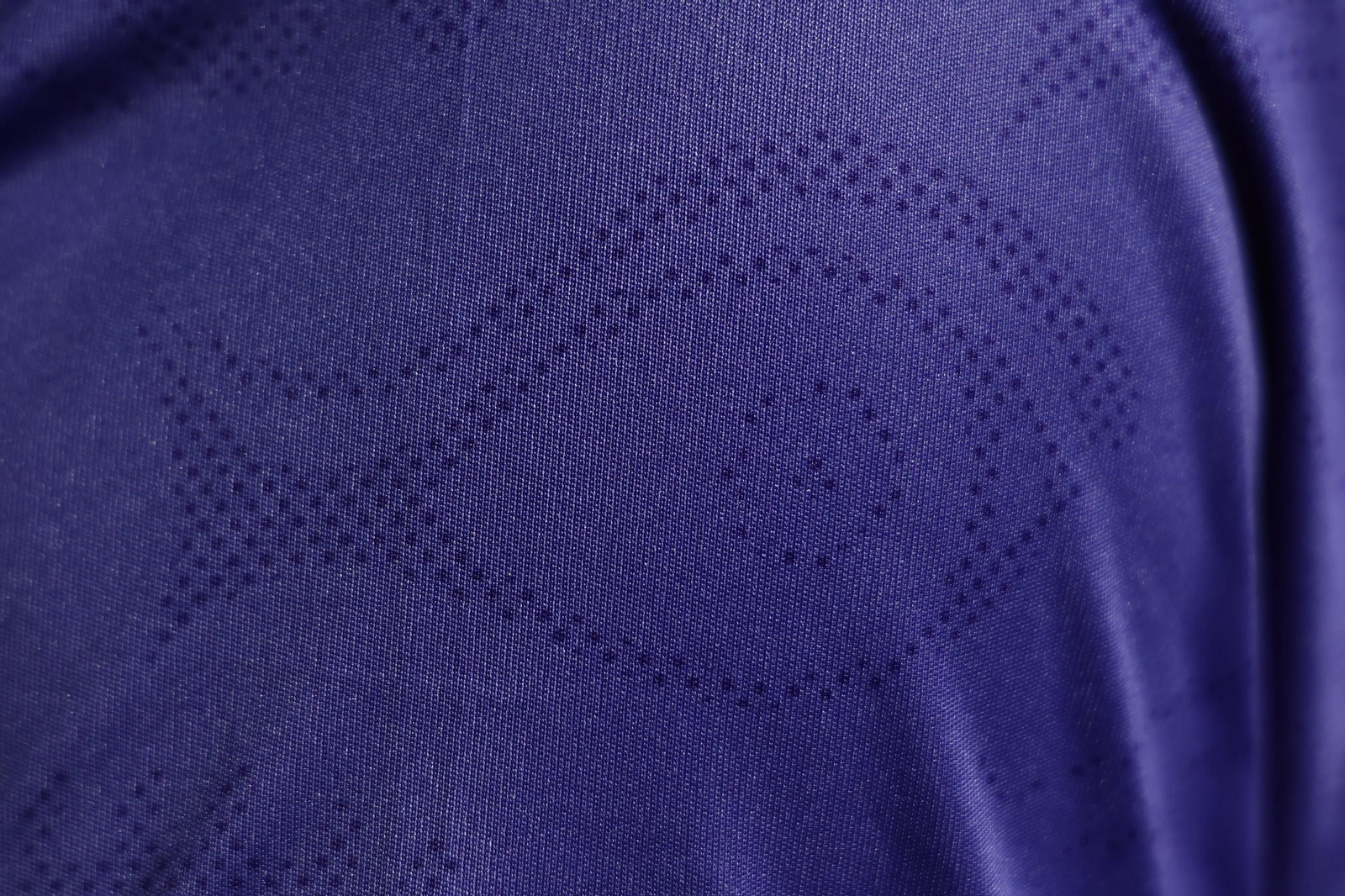 Naranja, morado y el ojo fenicio: la tercera camiseta del Málaga CF 2025/26