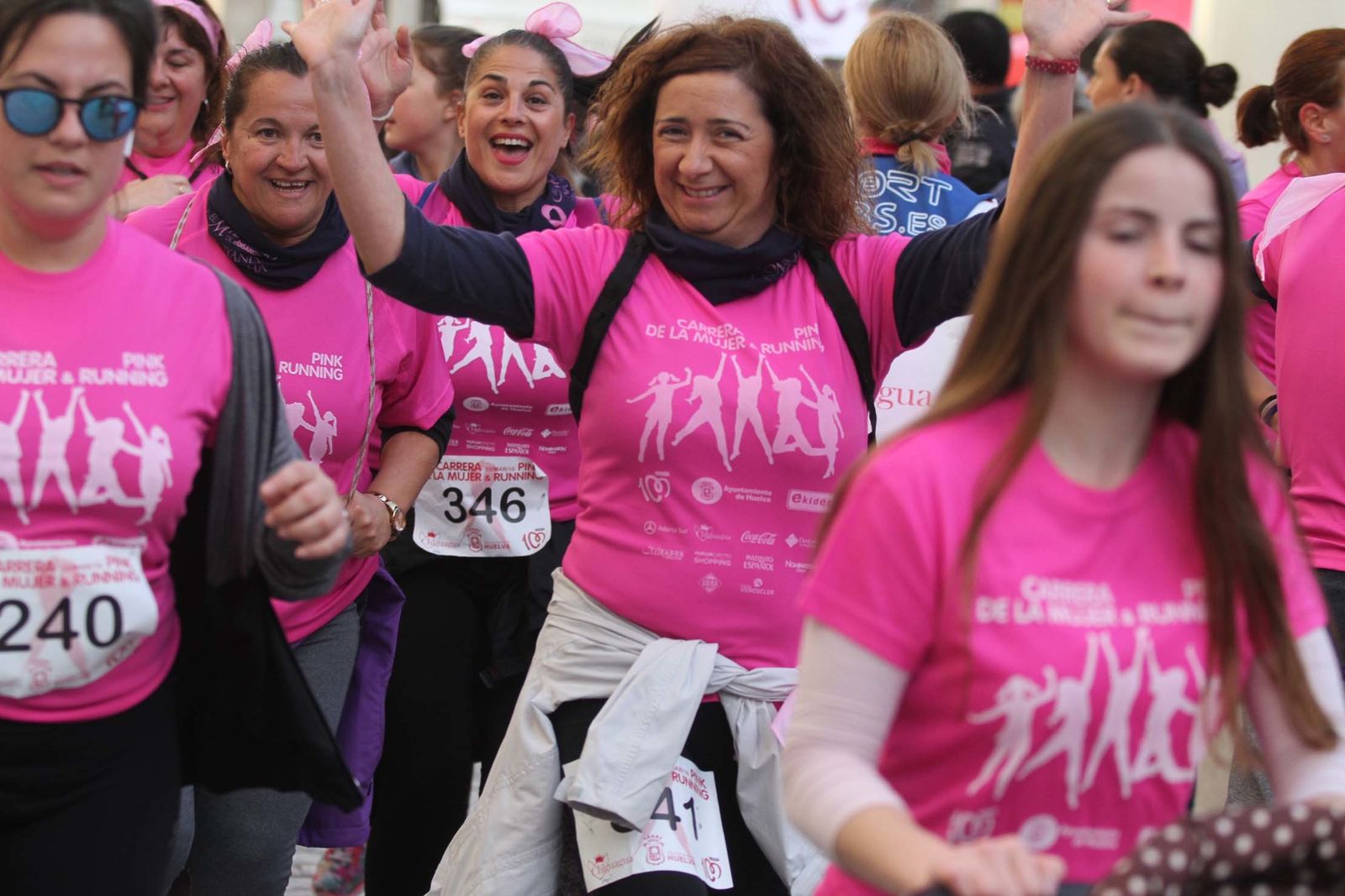 Imágenes de la Carrera contra el cáncer de mama de Huelva.