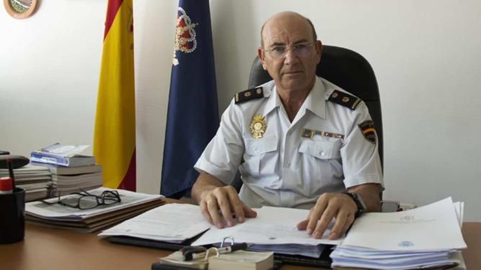 El inspector jefe de la Comisaría de Motril, durante la entrevista.