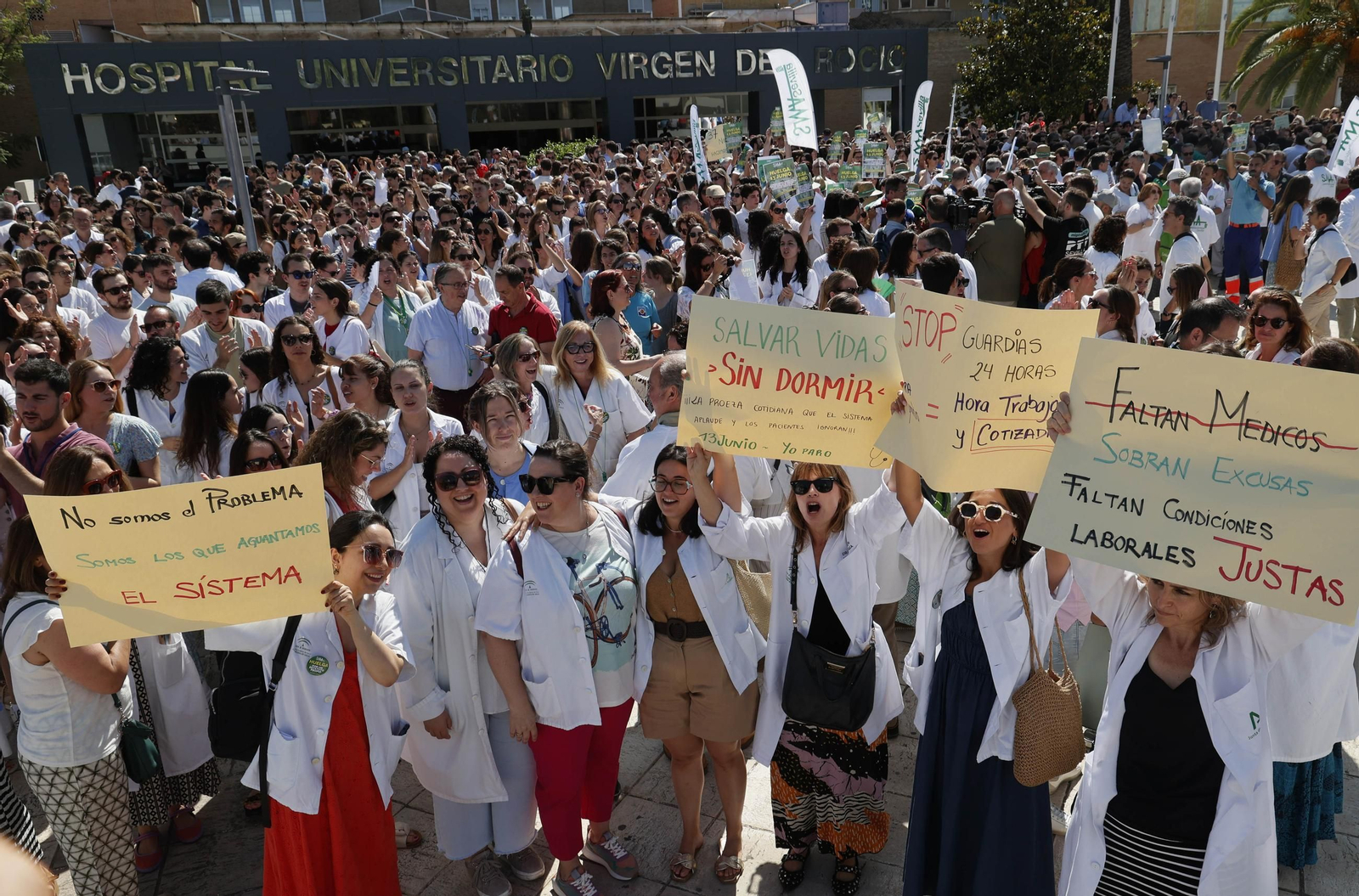 Las imágenes de la manifestación de los médicos sevillanos contra el nuevo estatuto Las imágenes de la manifestación de los médicos sevillanos contra el nuevo estatuto
