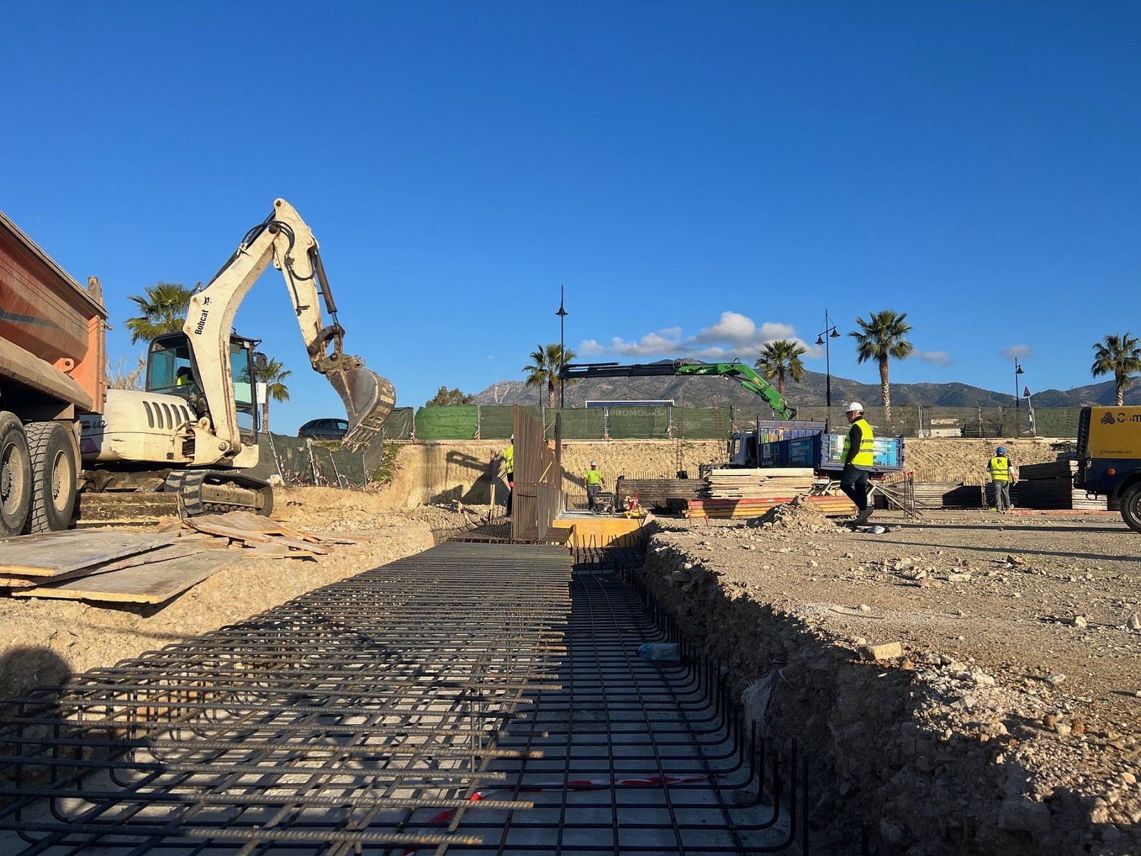 Los trabajos de construcción de la nueva nave del servicio de limpieza.