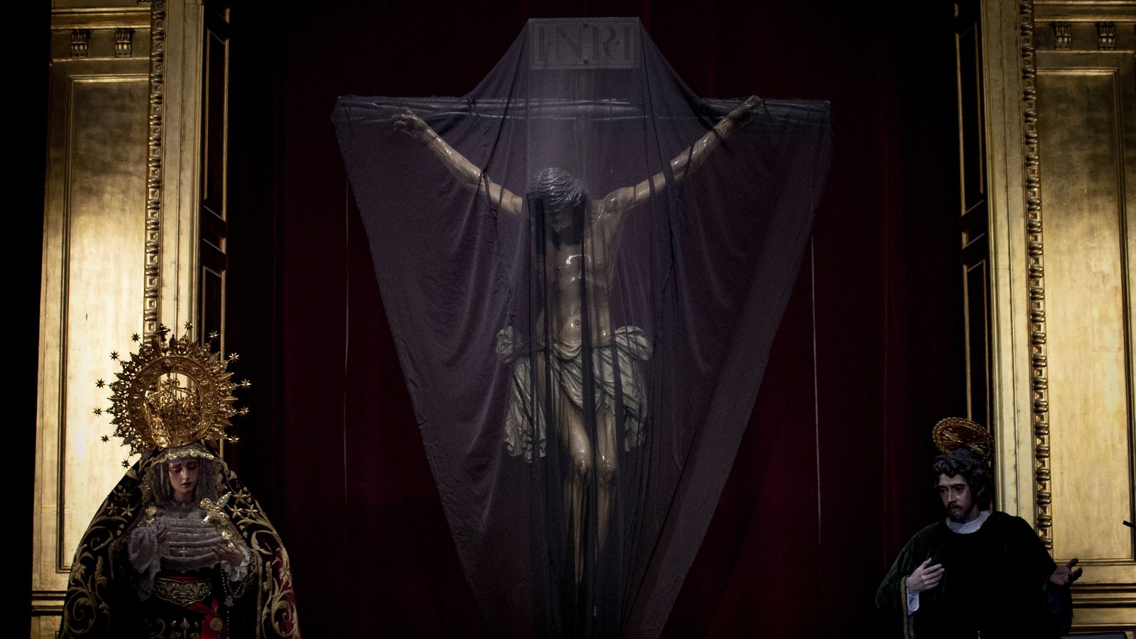 Las imágenes de El Cristo de la Buena Muerte de los Estudiantes velado