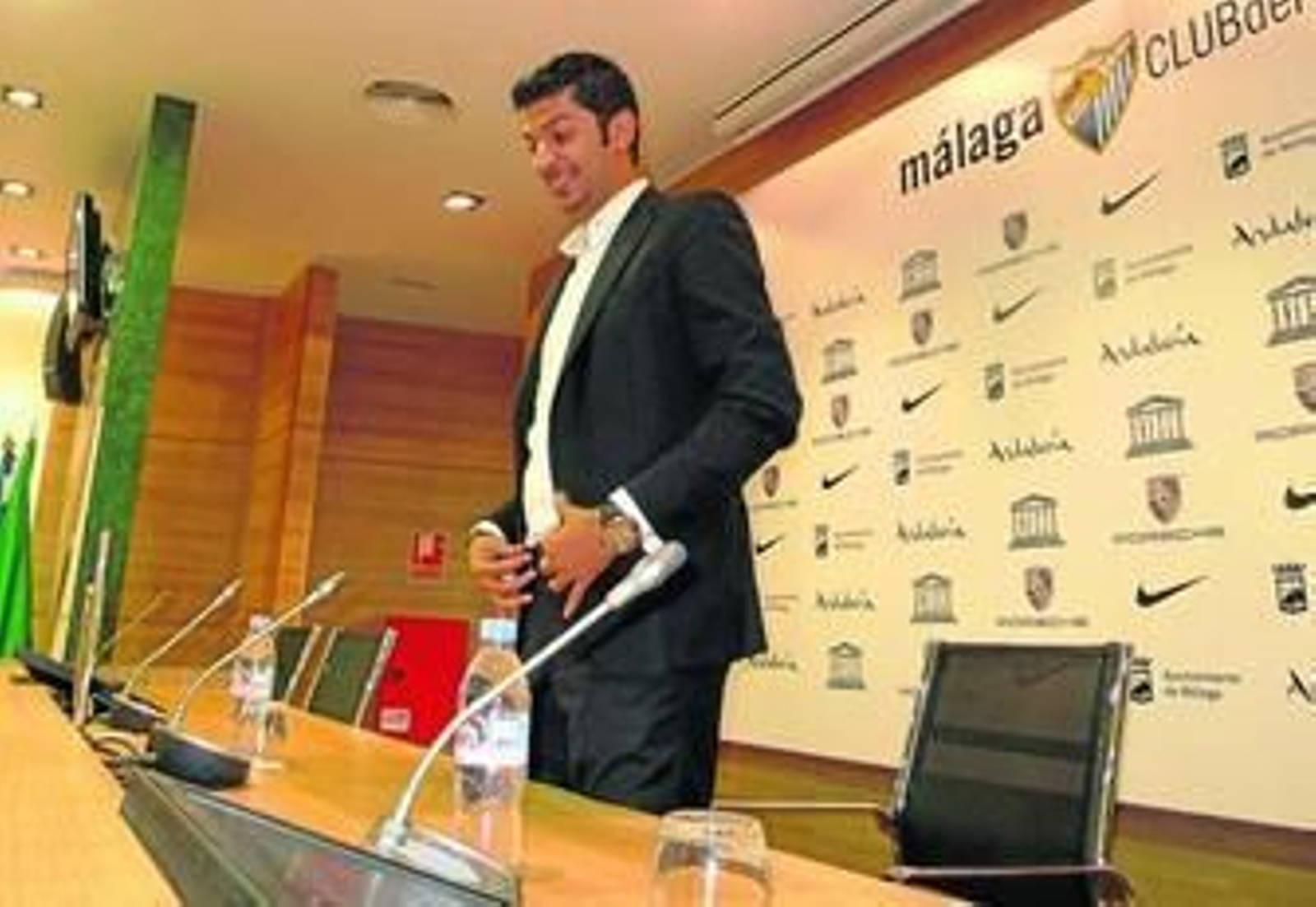 Moayad Shatat, sonriente antes de iniciarse la rueda de prensa.