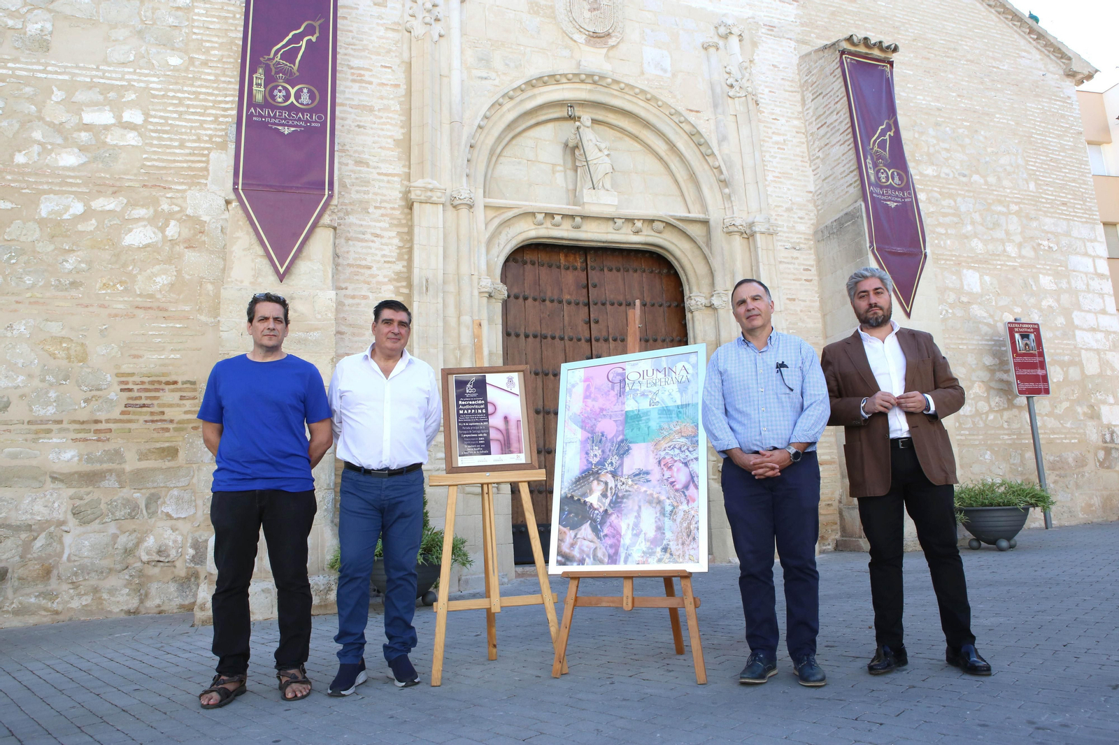 Asistentes a la presentación del 'videomapping' de la cofradía de la Columna de Lucena.