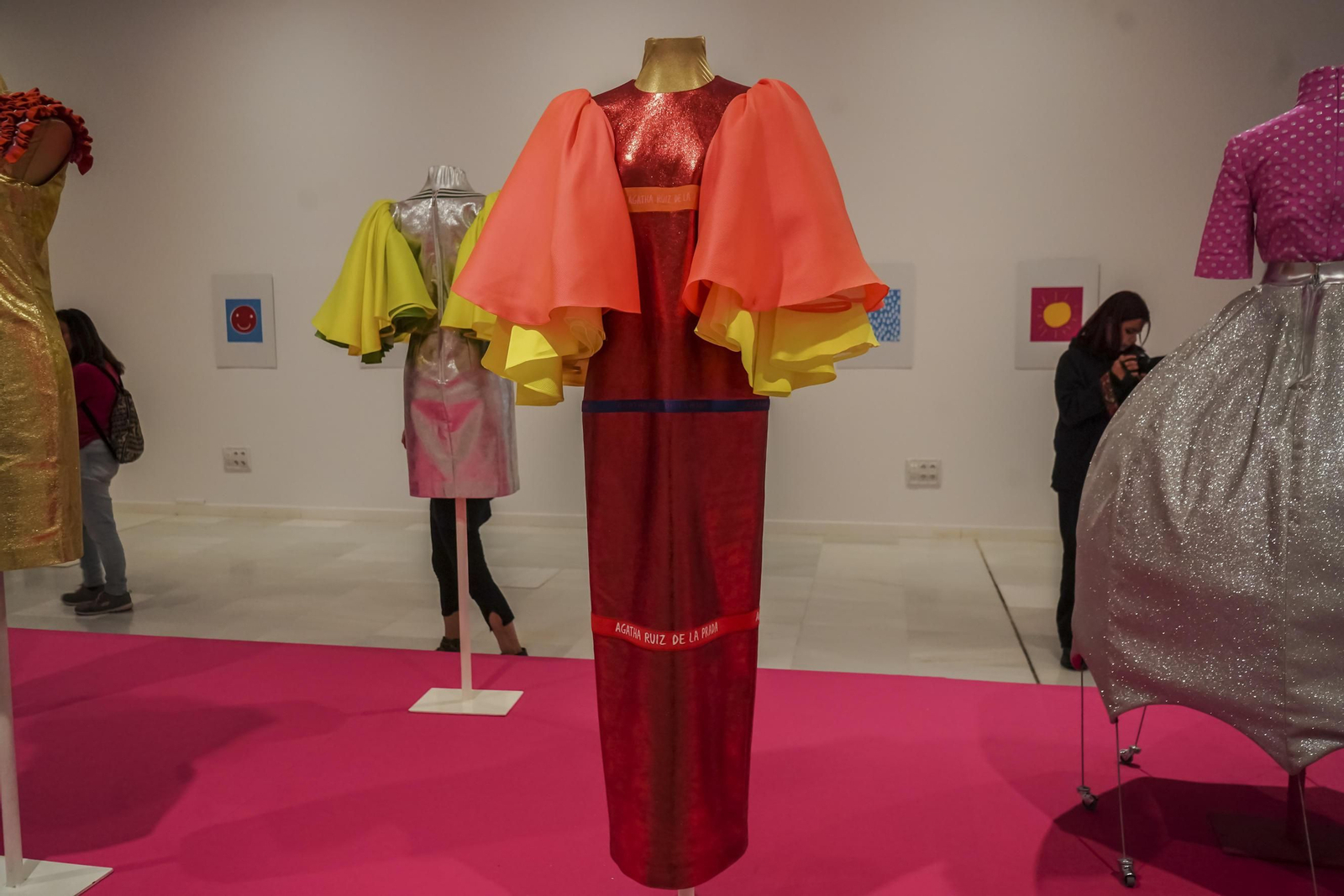 Agatha Ruiz de la Prada expone en Granada una retrospectiva de sus últimos 35 años de carrera, en imágenes