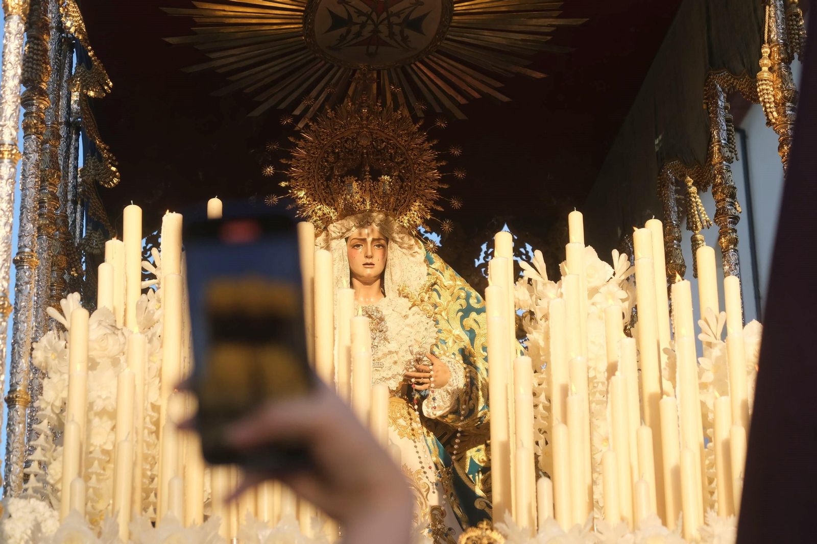 Martes Santo en Córdoba: la procesión de la Santa Faz, en imágenes