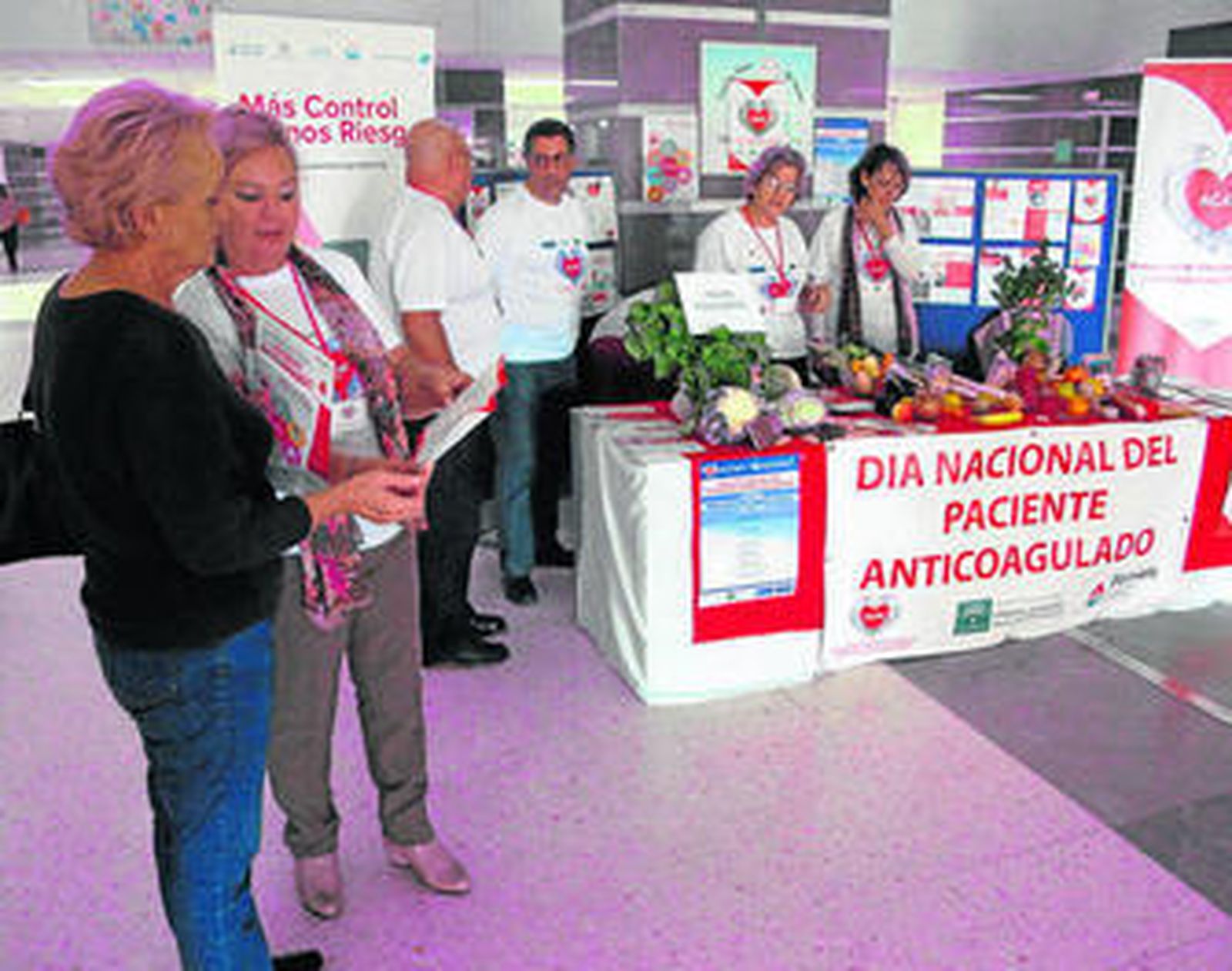 Mesa informativa instalada en el hospital de Puerto Real.