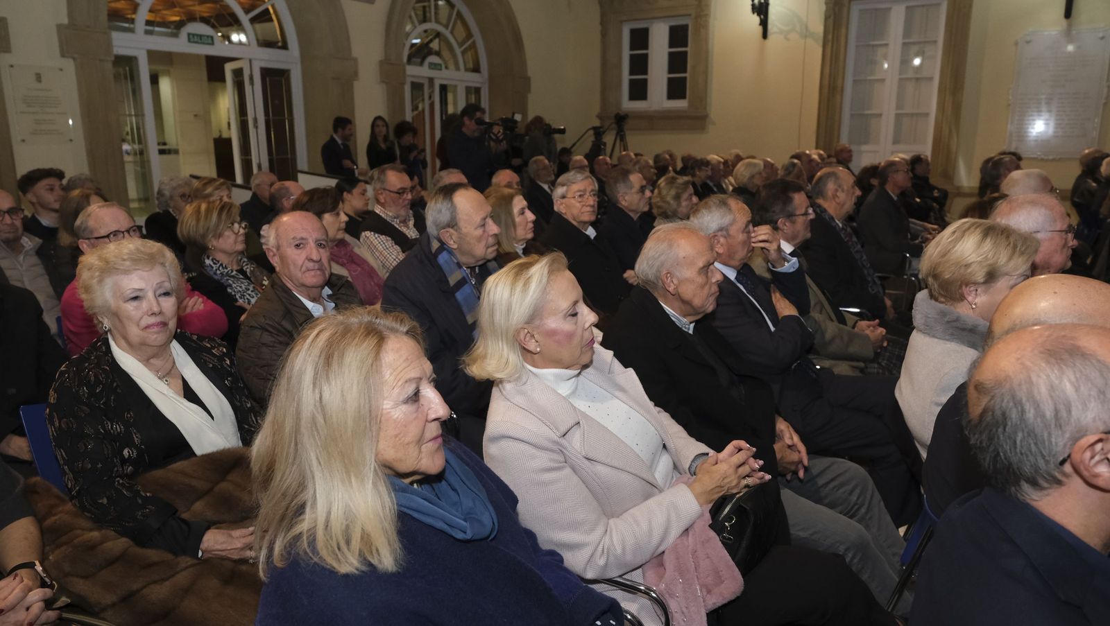 Las fotografías de la entrega del Escudo de Oro de la Provincia al Doctor Francisco Ortega Viñolo
