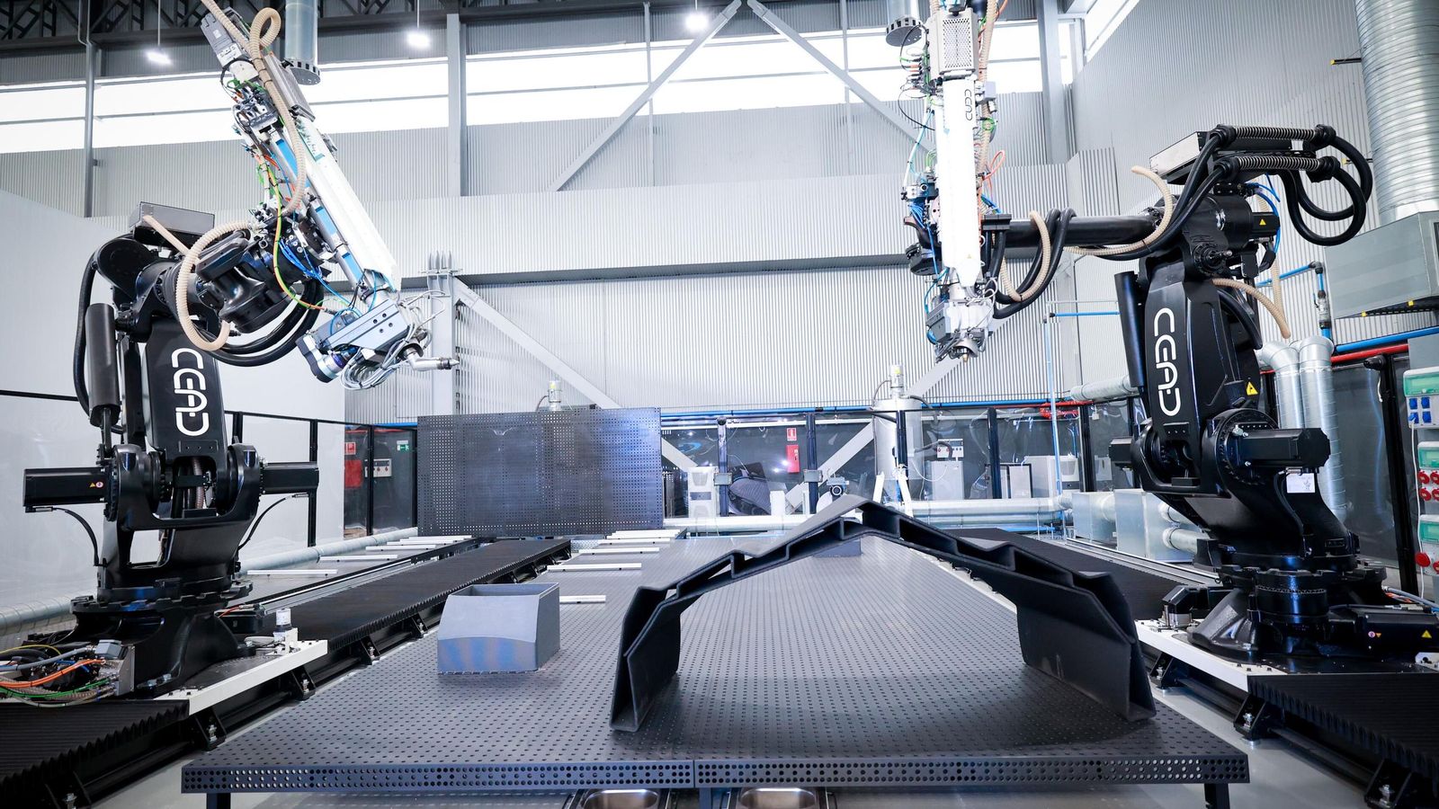 Tecnología puntera en el interior del Centro de Fabricación Avanzada el día de su inauguración