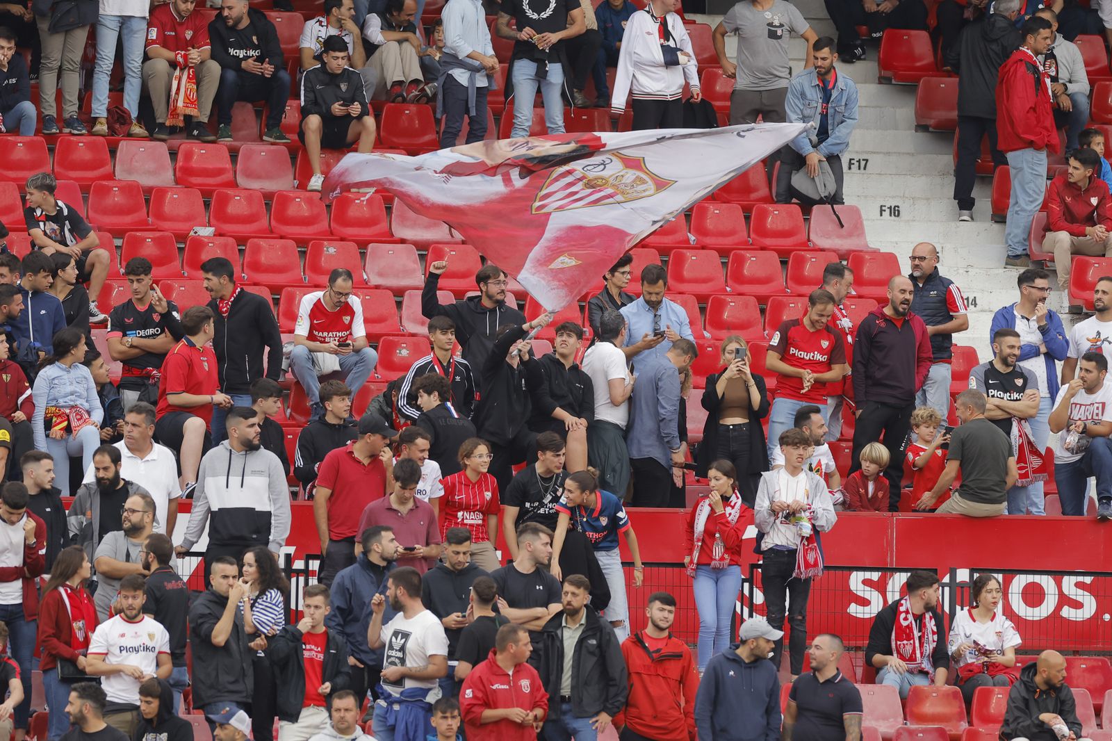 Búscate en las fotos del Sevilla-Madrid