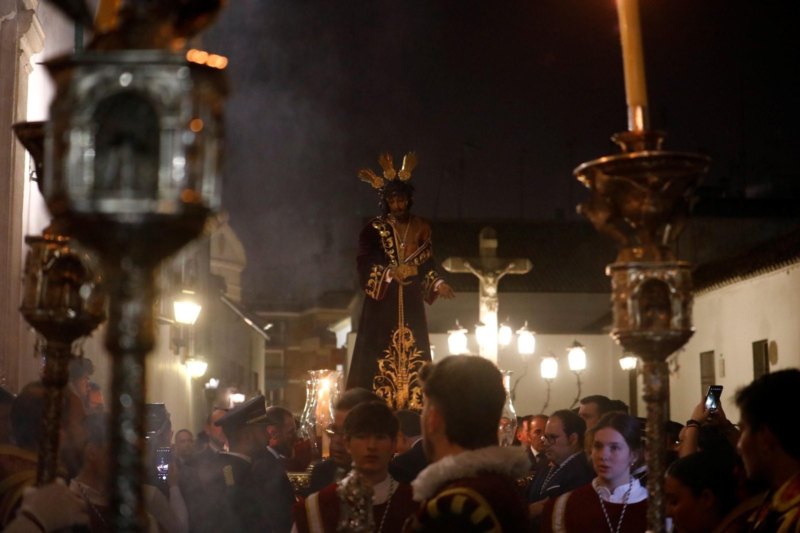 El vía crucis del Señor de la Humildad y Paciencia de Córdoba, en imágenes