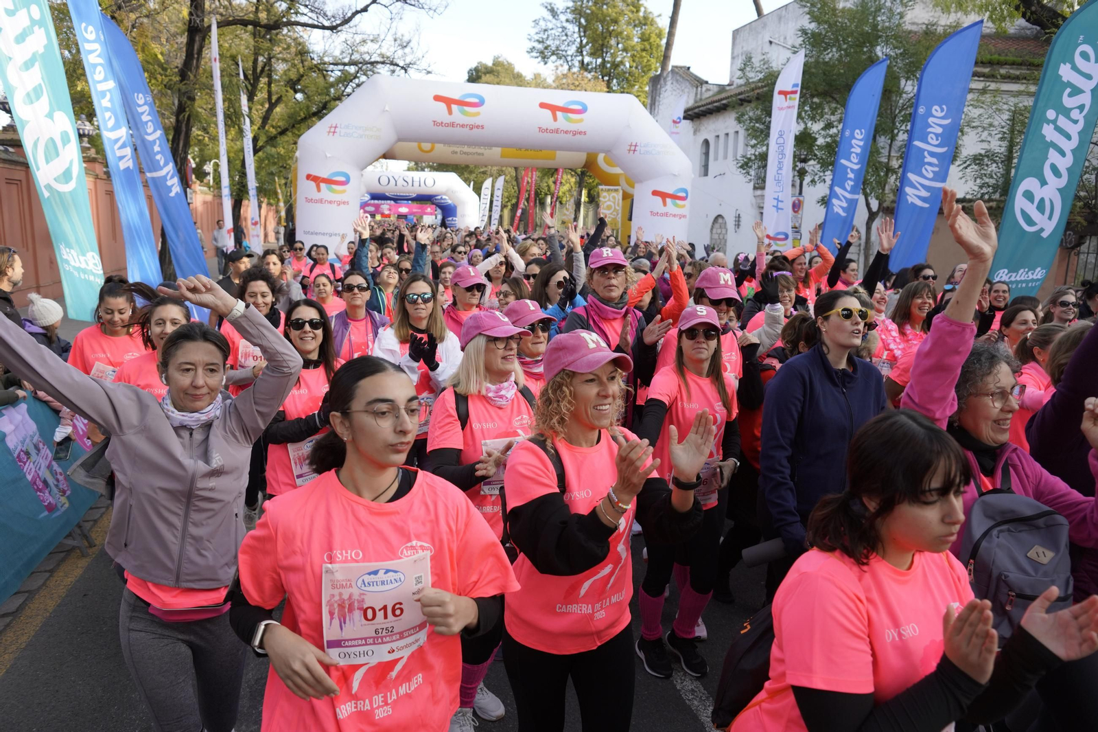 Búscate en las fotos de la Carrera de la Mujer de Sevilla