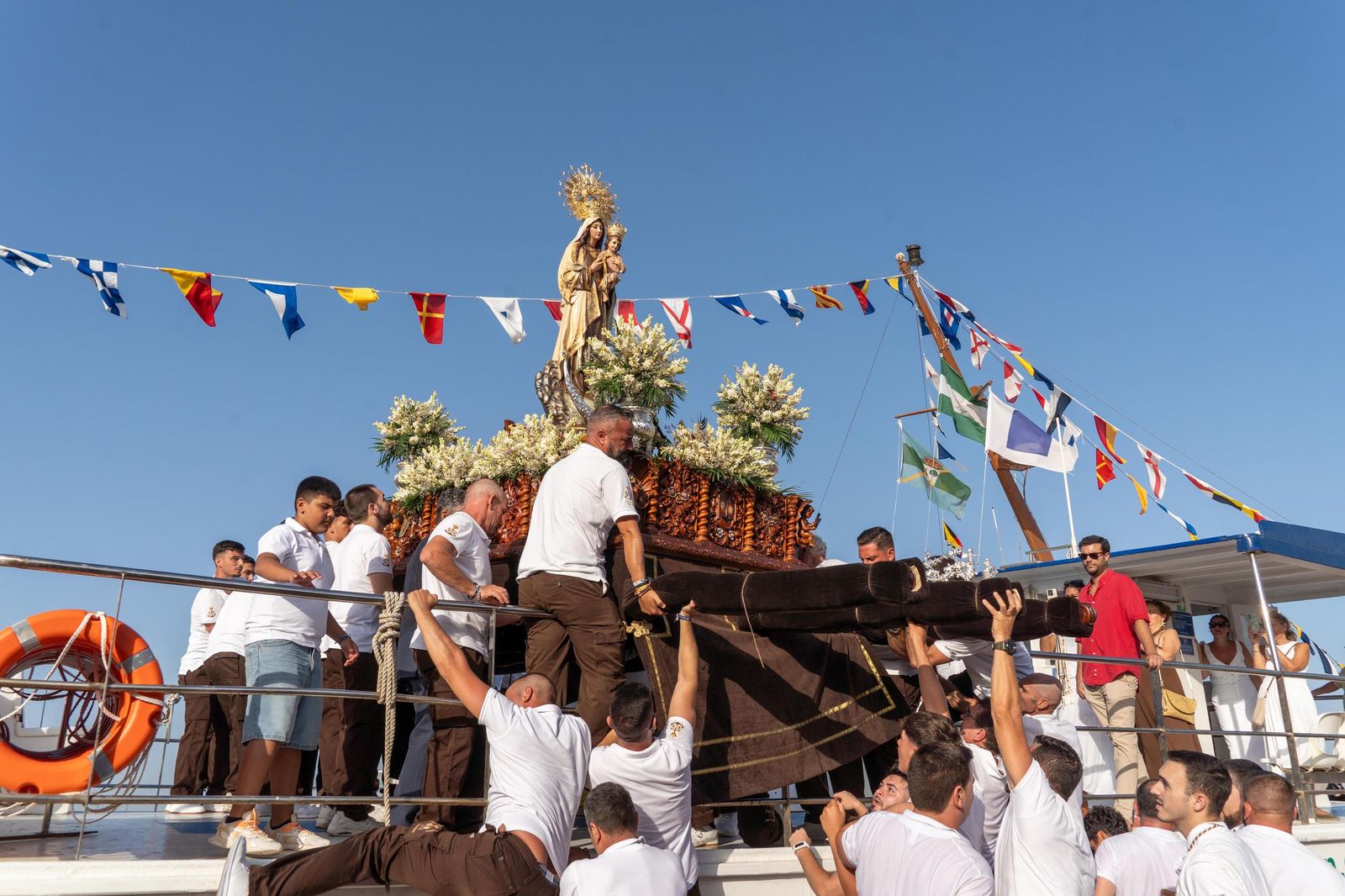 Imágenes de la Solemne Procesión marítima de la Virgen del Carmen en Punta Umbría