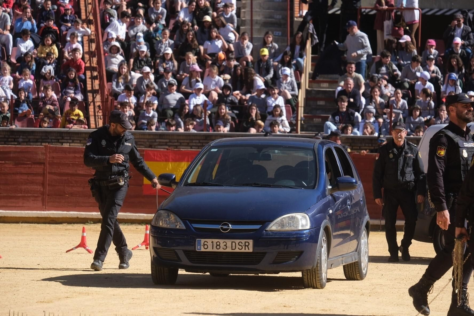 La exhibición de la Policía Nacional en la plaza de toros de Córdoba, en imágenes