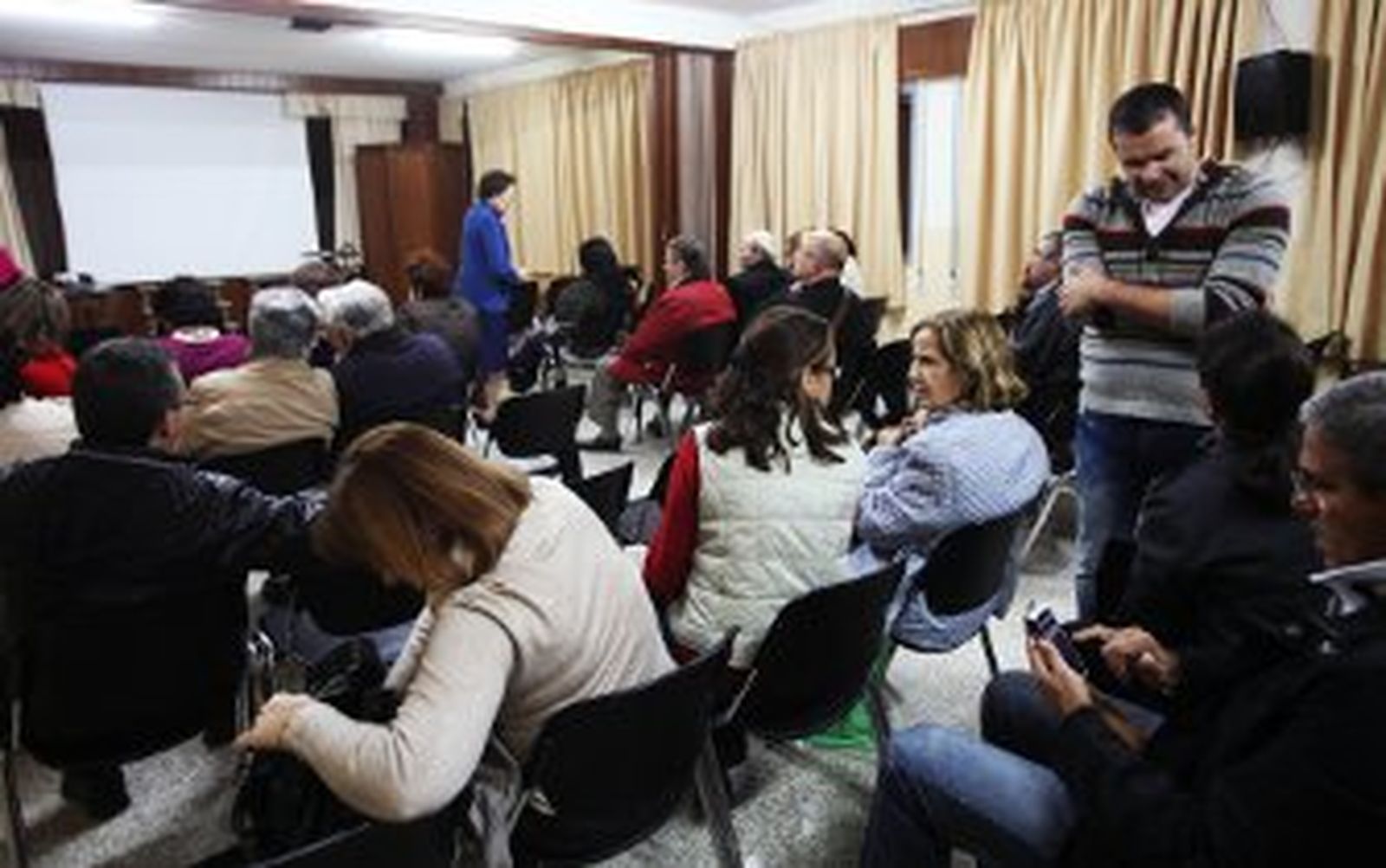 Vecinos amenazan con denunciar al Ayuntamiento por el botellón