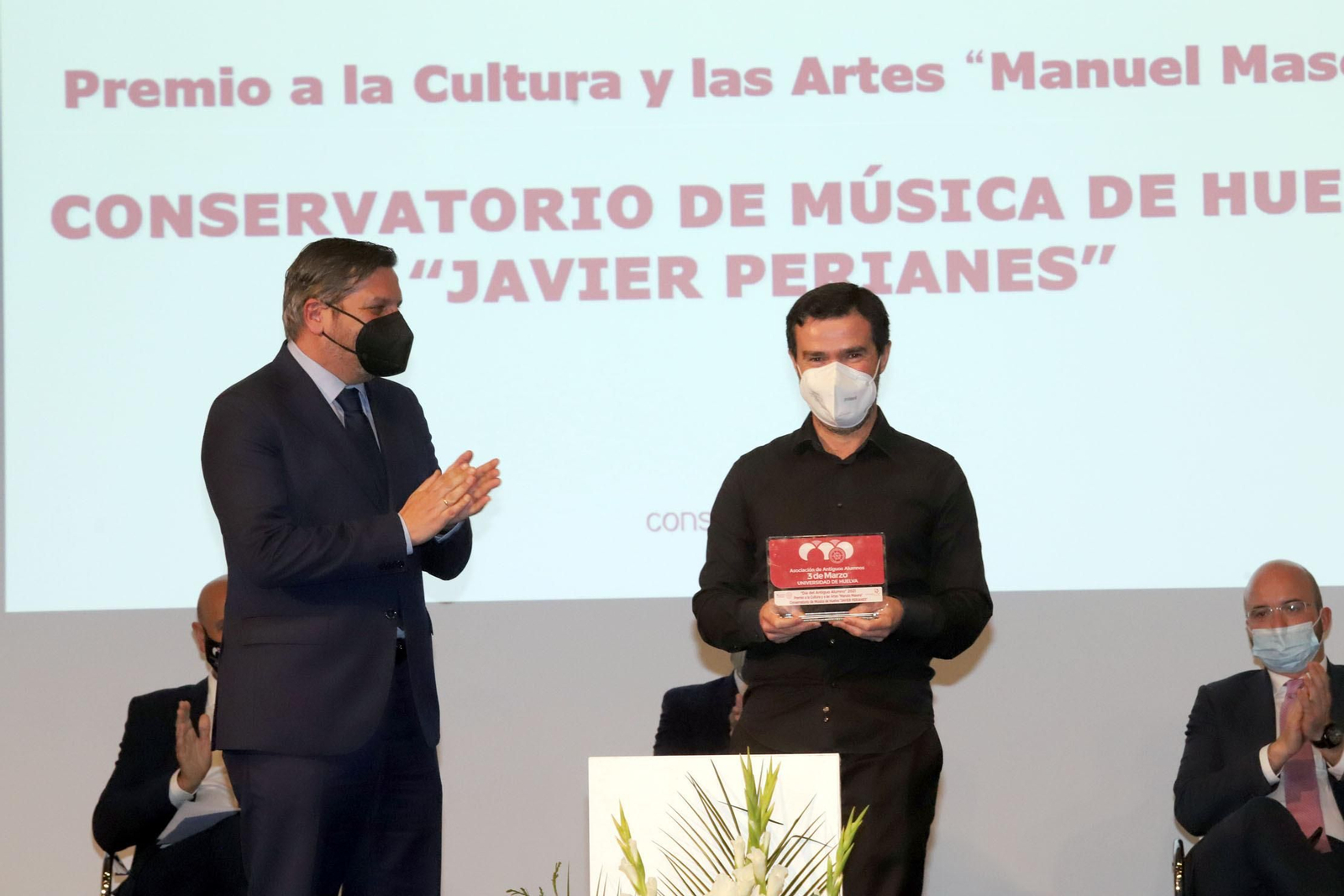 Imágenes de la entrega de premios de la Asociación de antiguos alumnos 3 de Marzo de la Universidad de Huelva