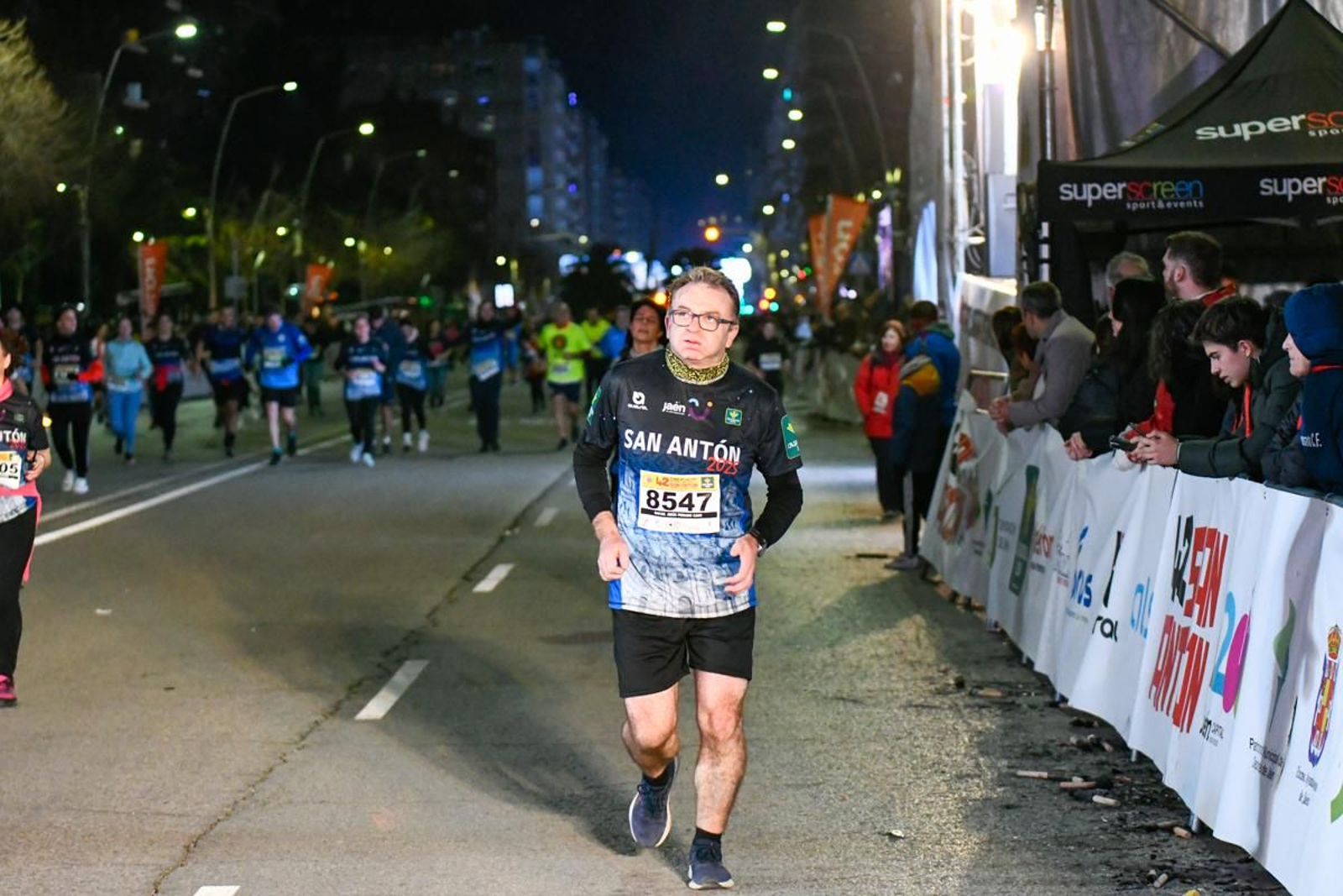 En imágenes: búscate en tu llegada a meta de la Carrera de San Antón 2025 (12)