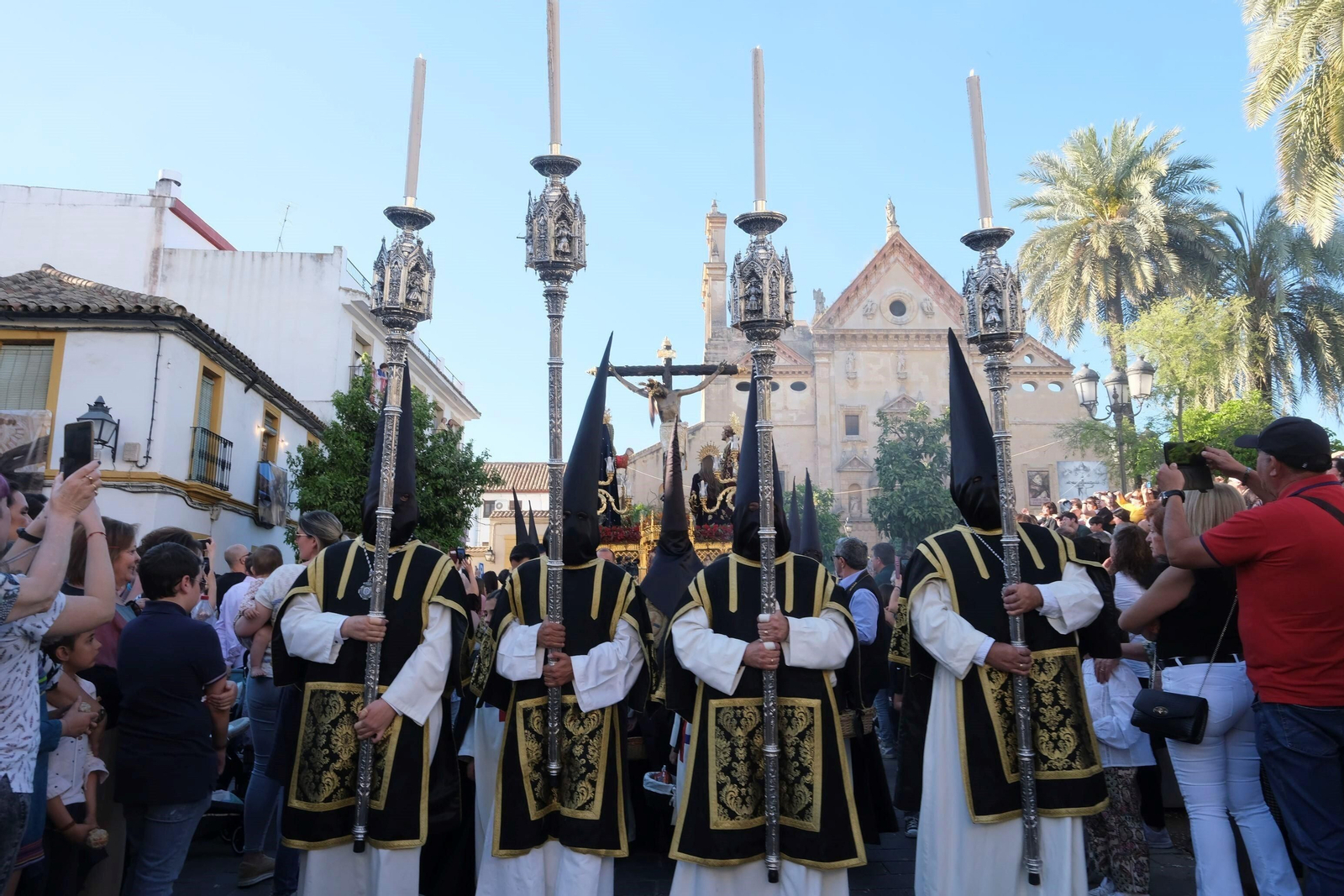 Jueves Santo en Córdoba: la procesión del Cristo de Gracia, en imágenes