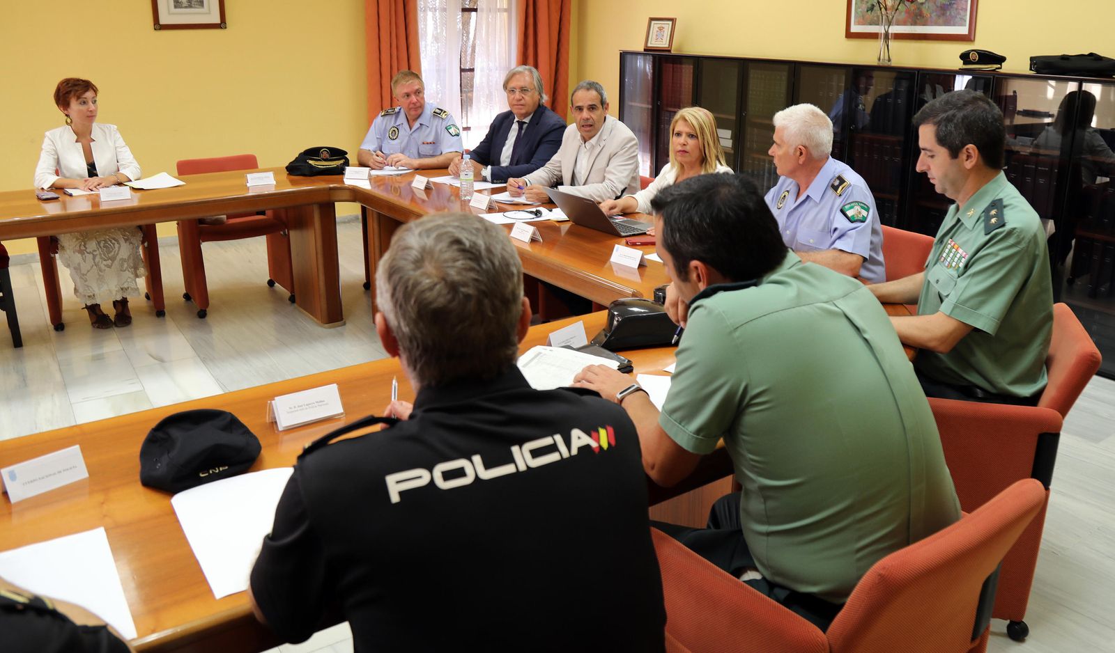 Un instante de la junta local de seguridad celebrada en la mañana de ayer.