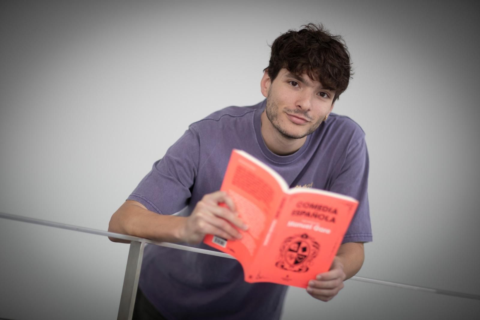 Manuel Gare con su novela