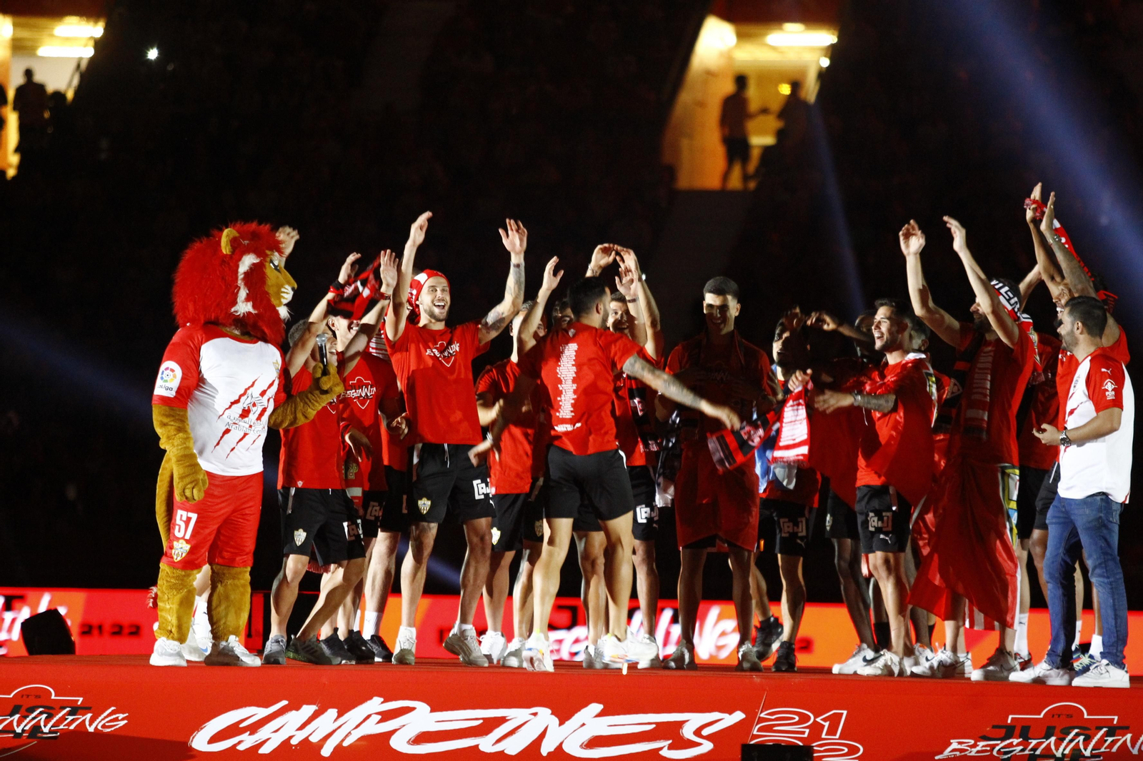 Las imágenes de la fiesta del ascenso de la U.D. Almería en el Estadio Mediterráneo.