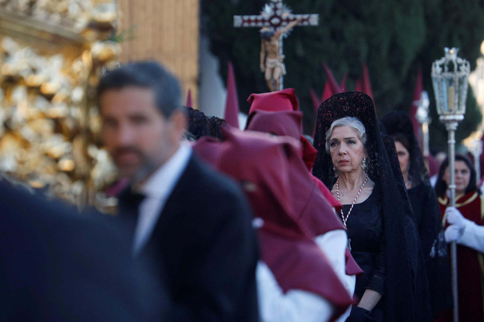 La procesión del Descendimiento en este Viernes Santo de Córdoba, en imágenes