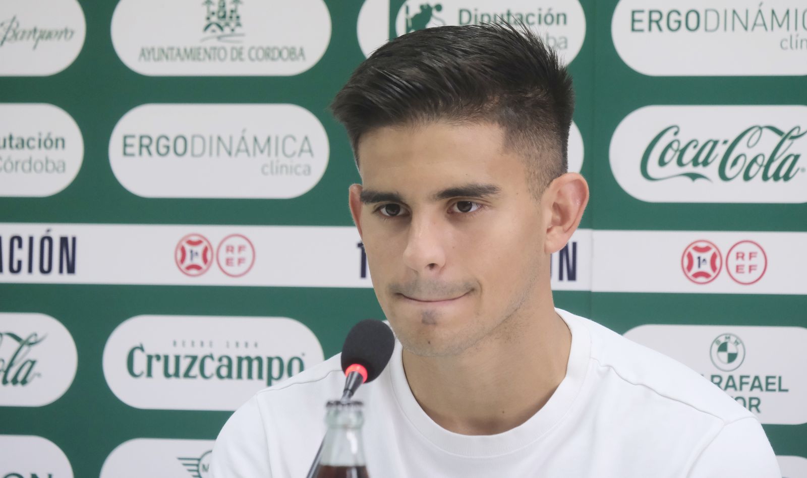 La presentación de Kuki Zalazar como jugador del Córdoba CF, en imágenes
