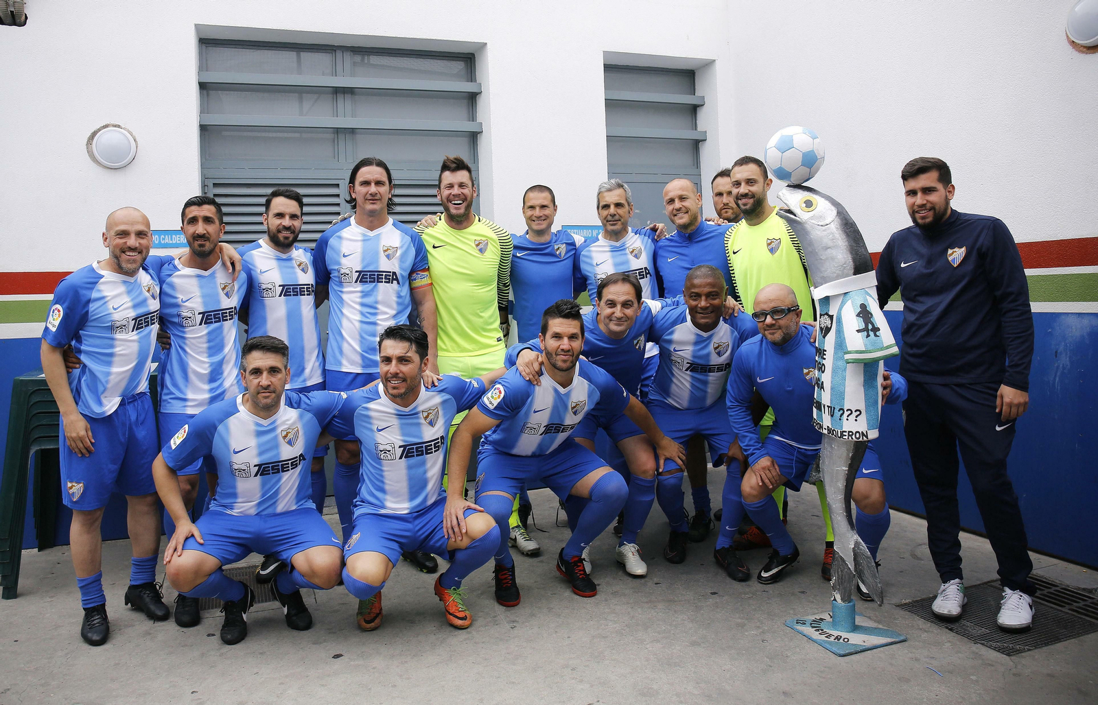 La jornada solidaria de los Málaga Forever y el Betis, en fotos