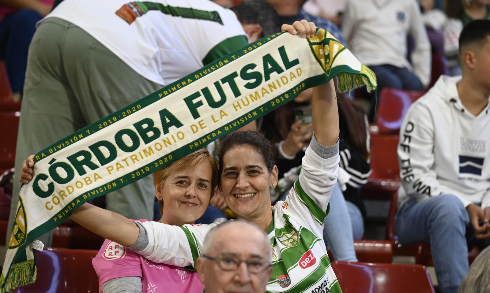 Las mejores fotos del ambiente en Vista Alegre en el Córdoba Futsal - Mazanares